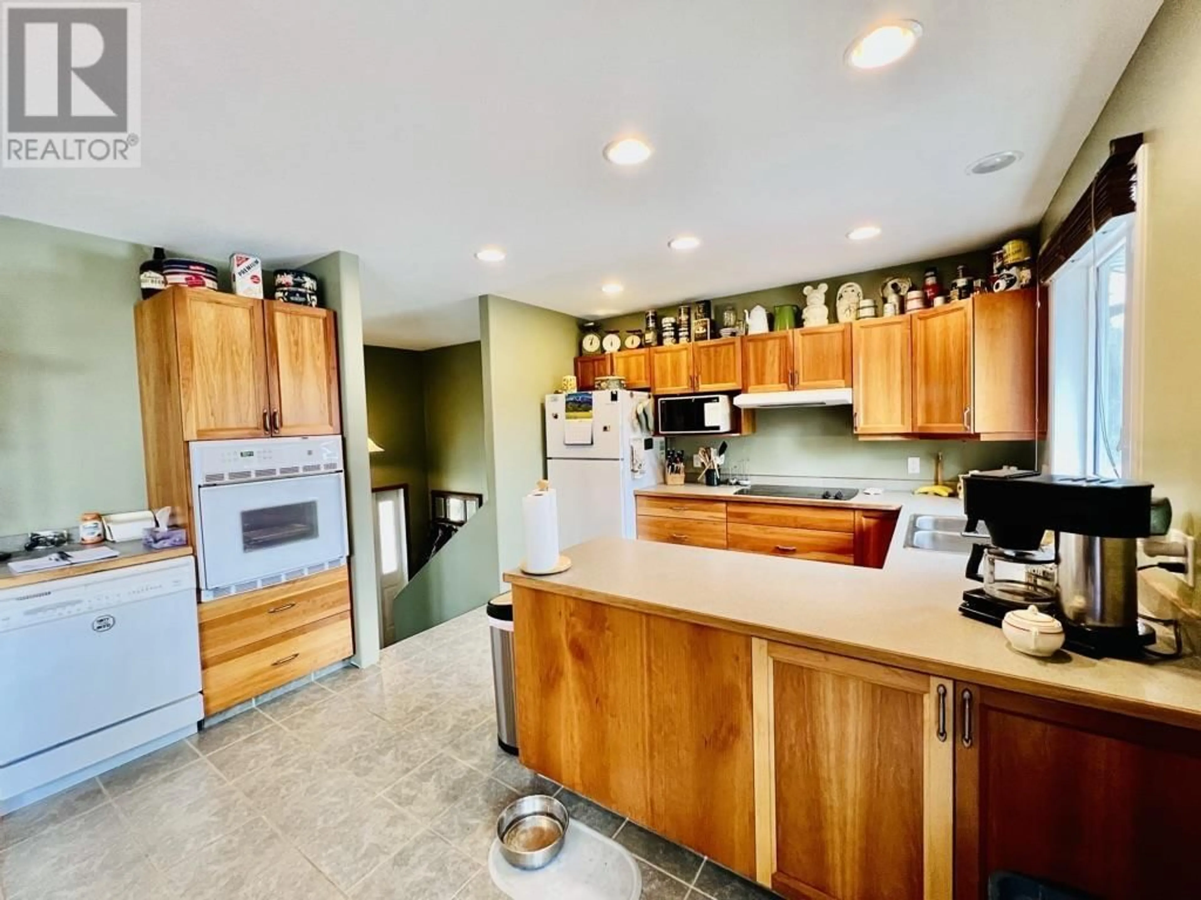 Open concept kitchen, unknown for 23589 16 HIGHWAY, Smithers British Columbia V0J2N1