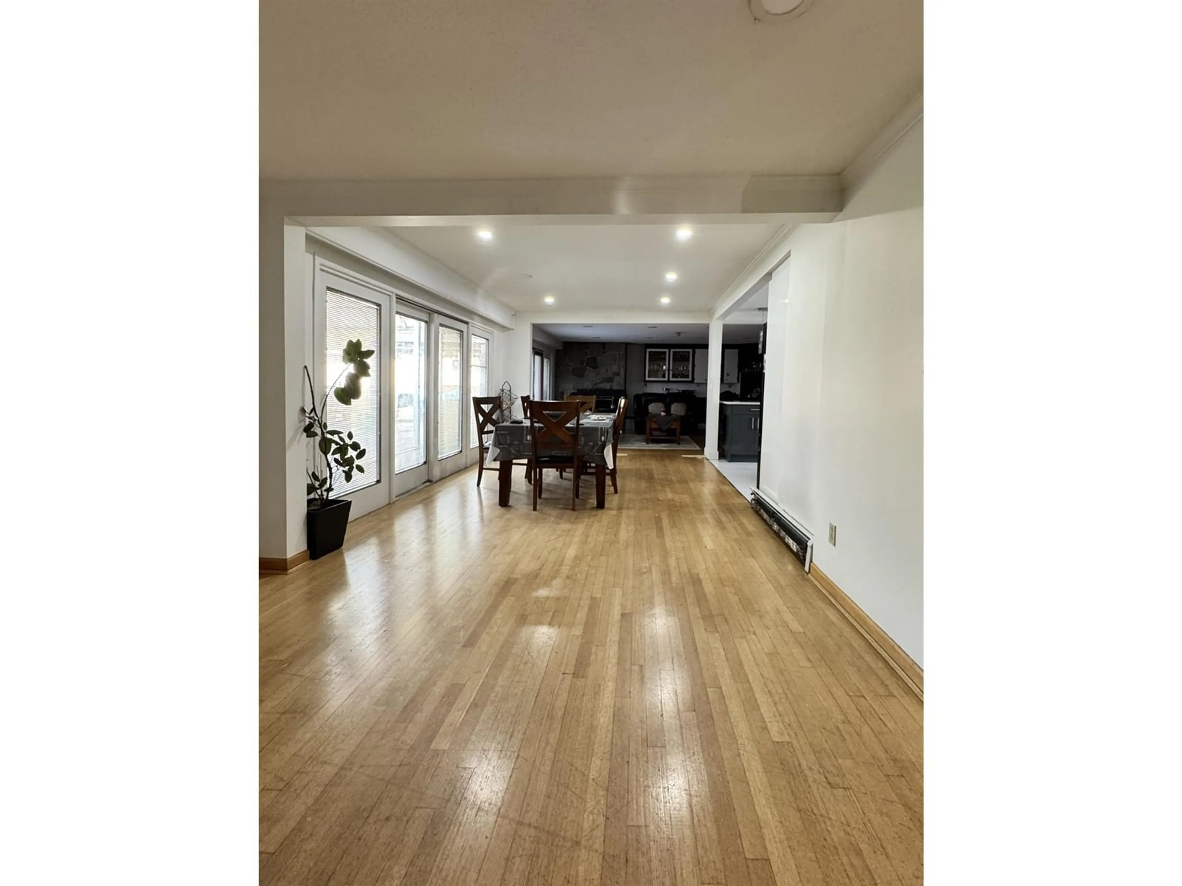 Indoor foyer for 13439 56 AVENUE, Surrey British Columbia V3X2Z5