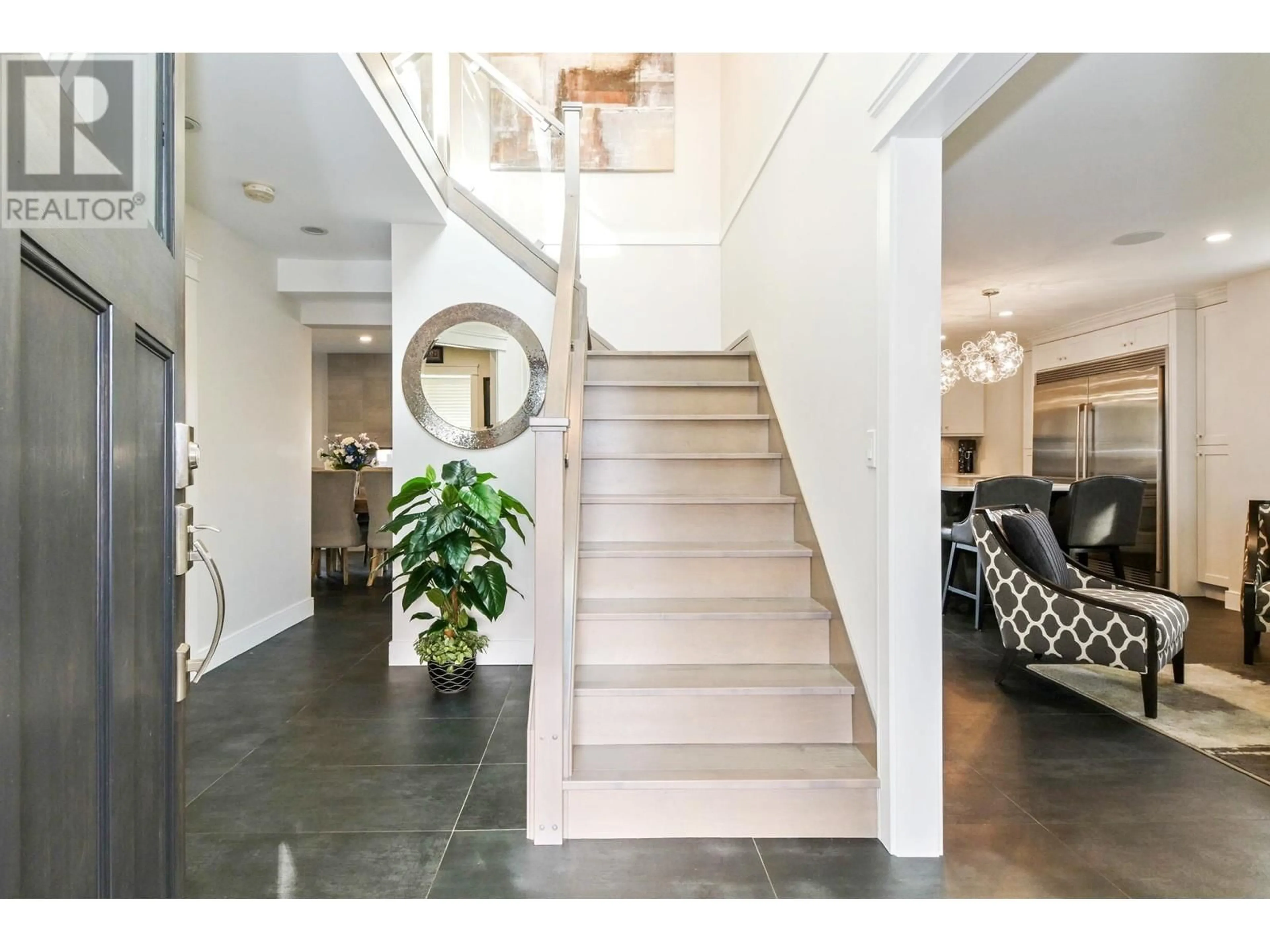 Indoor foyer for 20389 124B AVENUE, Maple Ridge British Columbia V2X9R9