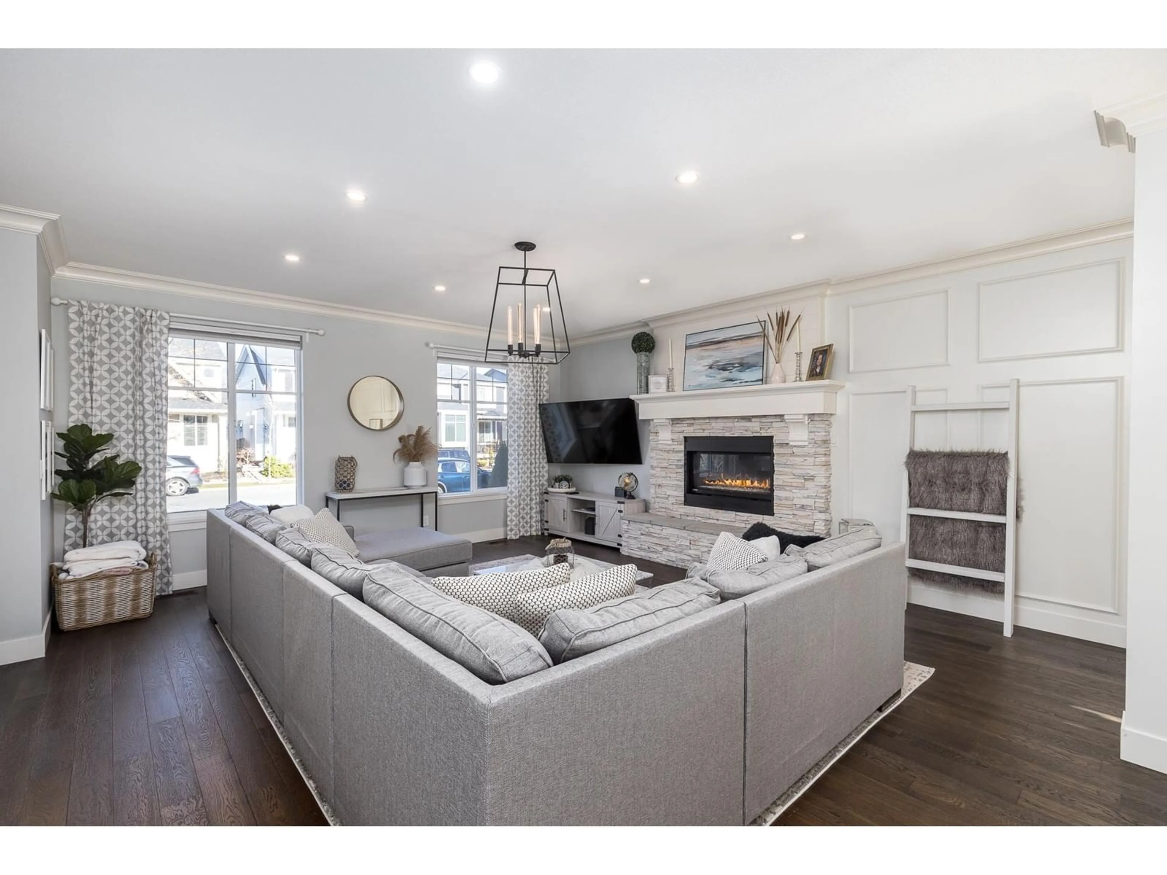 Living room with furniture, wood/laminate floor for 27140 35A AVENUE, Langley British Columbia V4W0A1