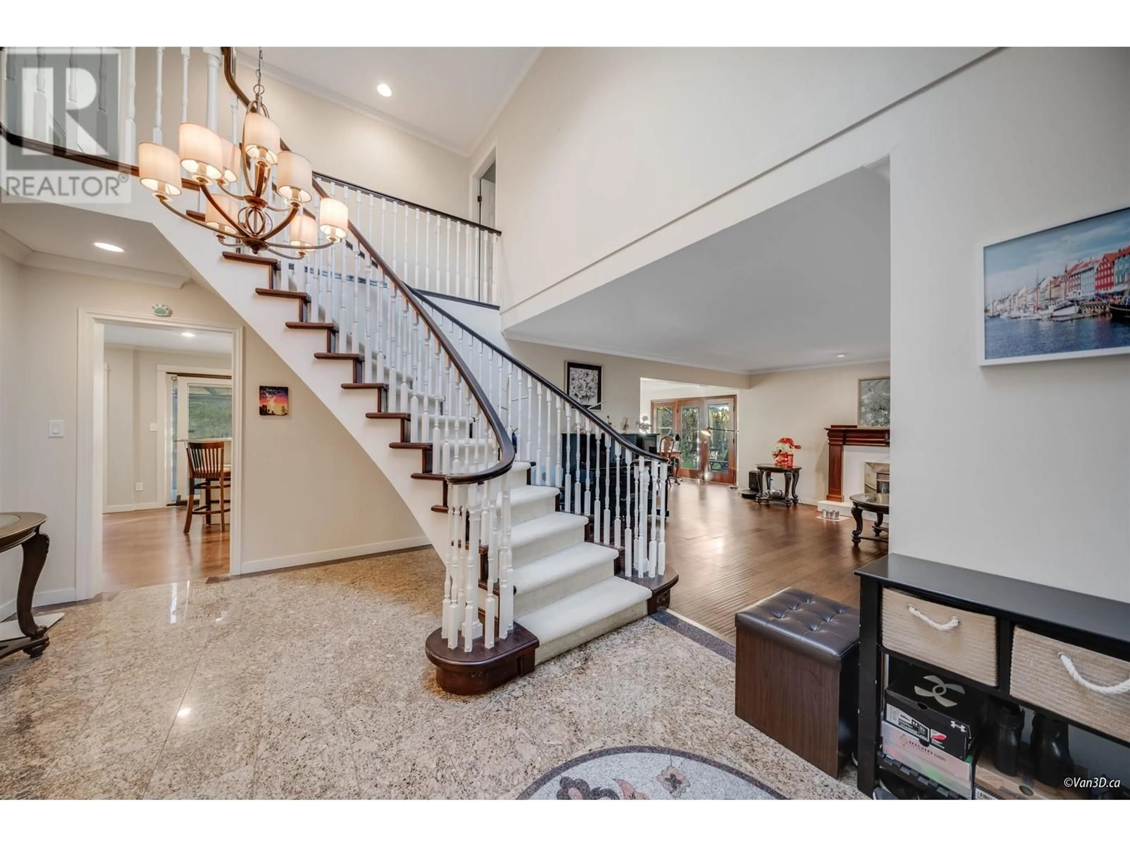 Indoor foyer for 9111 MASKALL DRIVE, Richmond British Columbia V7E5L1