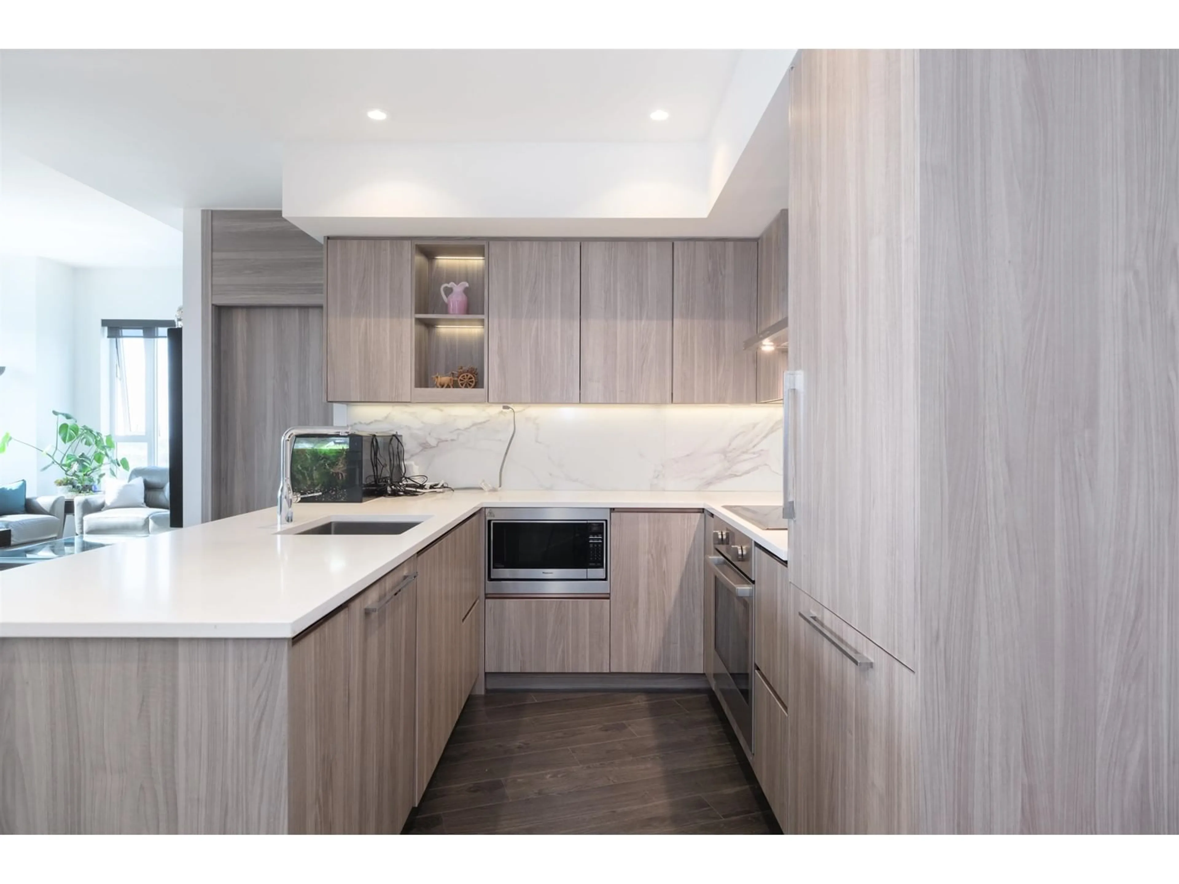 Contemporary kitchen, wood/laminate floor for 4105 - 9887 WHALLEY, Surrey British Columbia V3T0P4