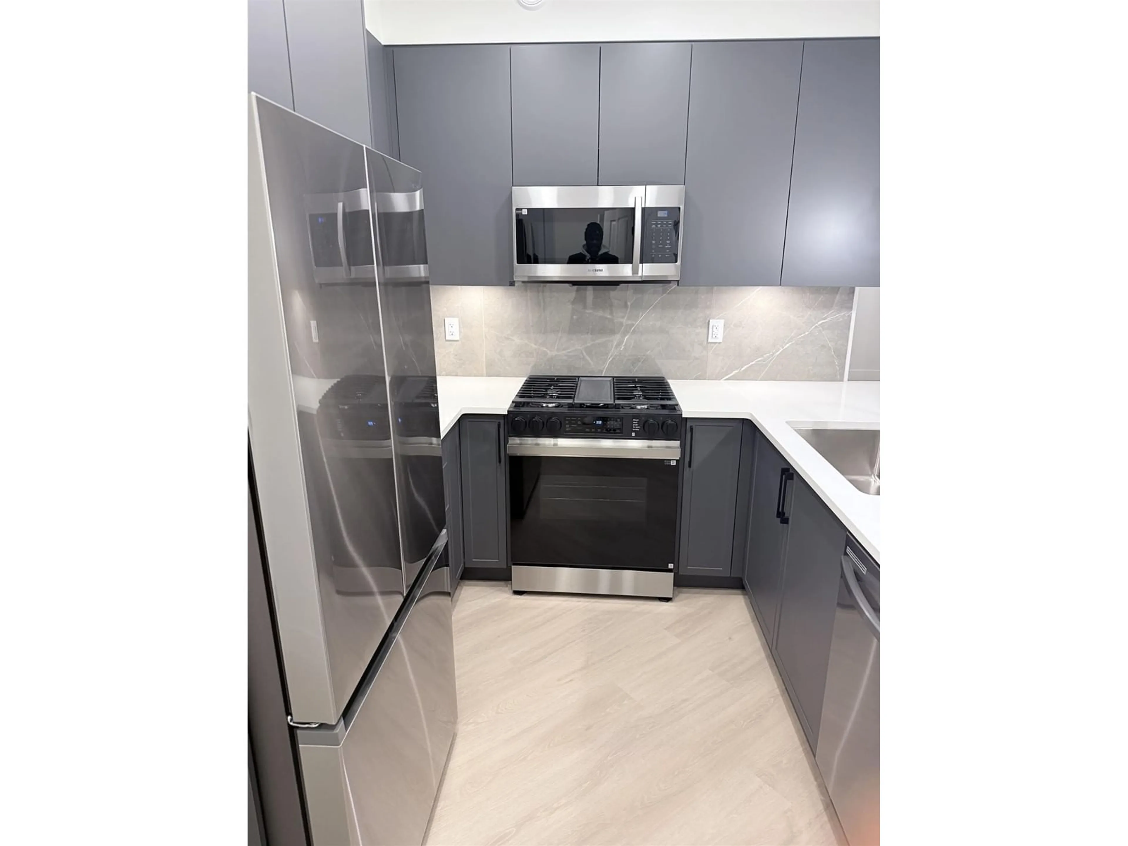 Standard kitchen, ceramic/tile floor for 217 - 3480 146A, Surrey British Columbia V3S5L4