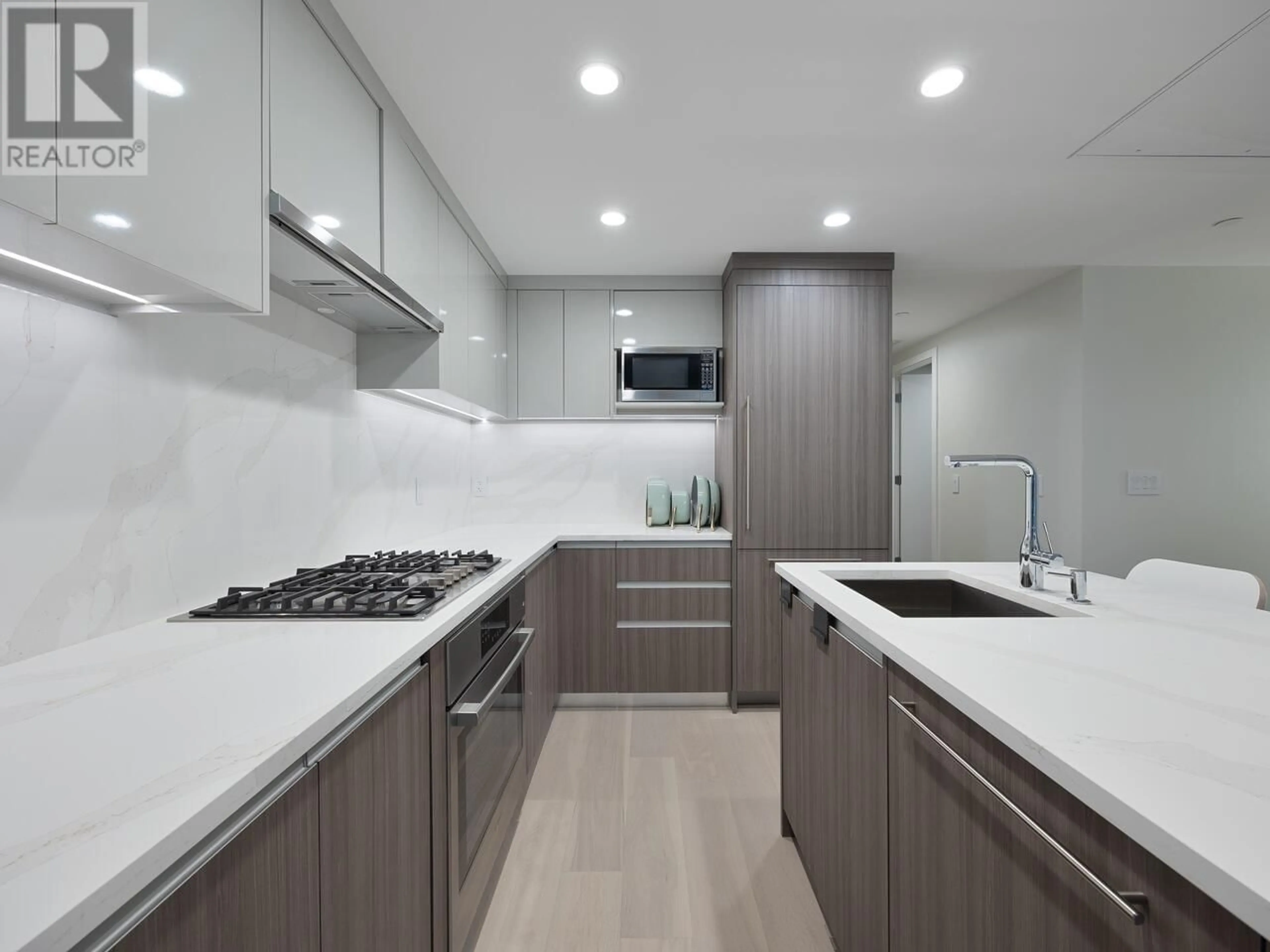 Contemporary kitchen, unknown for 103 485 WEST 63RD AVENUE, Vancouver British Columbia V5X2J3