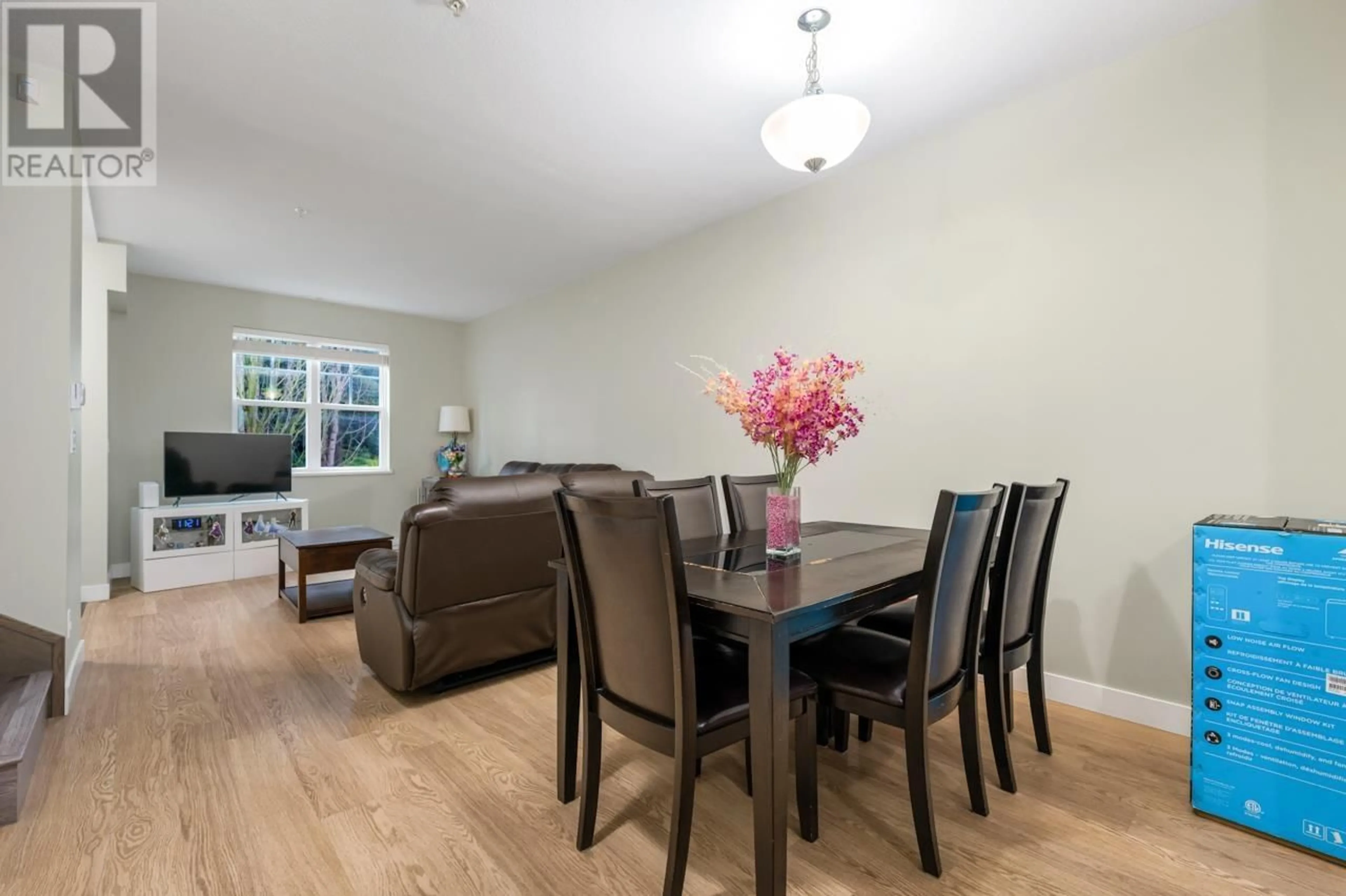 Dining room, wood/laminate floor for 203 4135 SARDIS STREET, Burnaby British Columbia V5H1K3