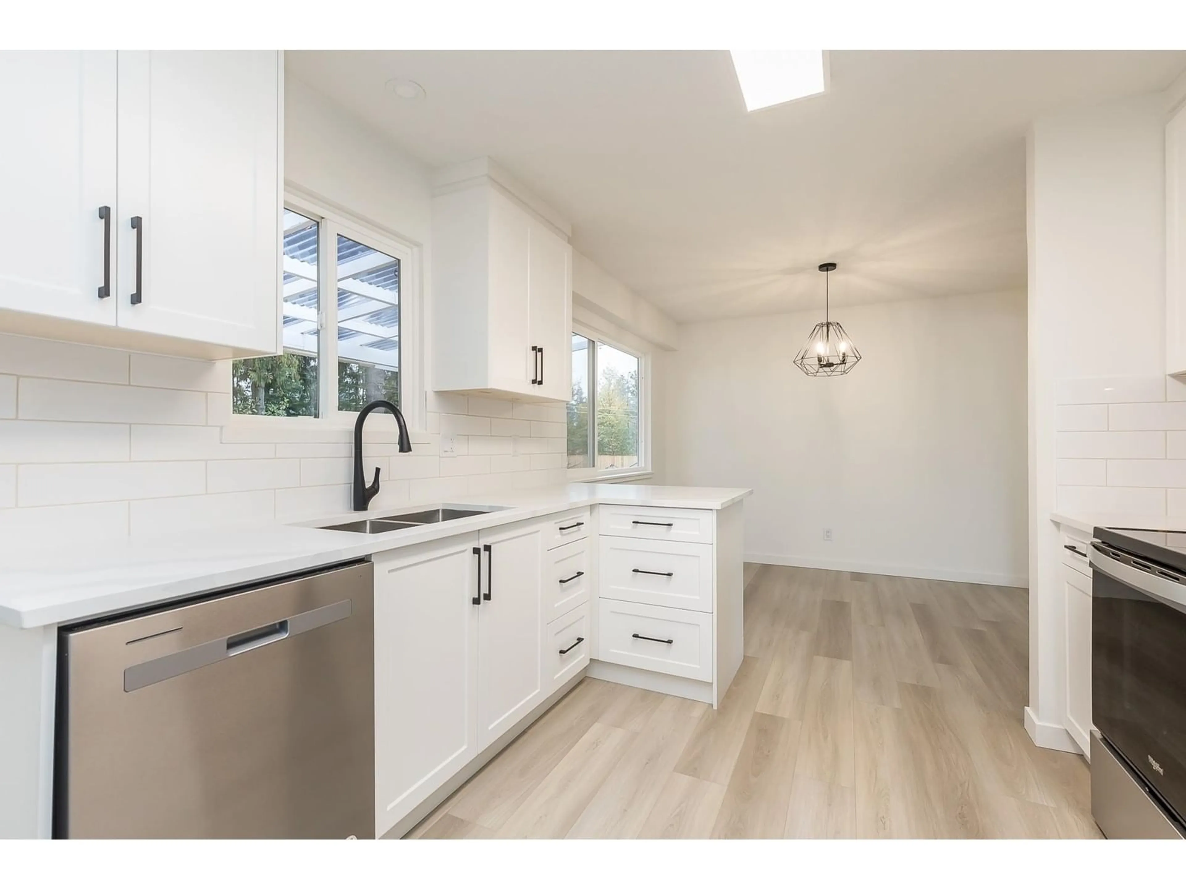 Open concept kitchen, unknown for 34377 REDWOOD AVENUE, Abbotsford British Columbia V2S2T8