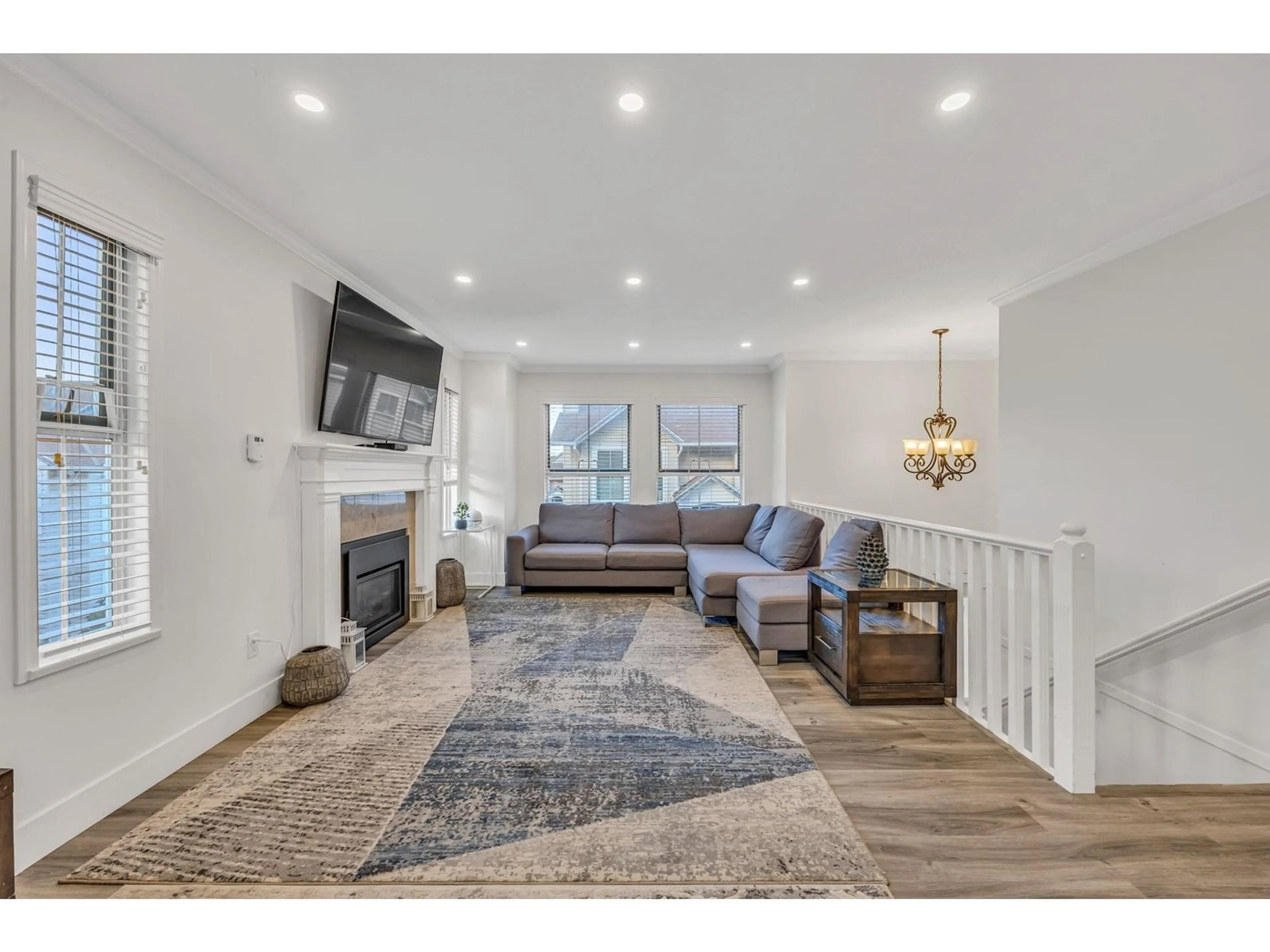 Living room with furniture, unknown for 13 8716 WALNUT GROVE DRIVE, Langley British Columbia V1M2K2