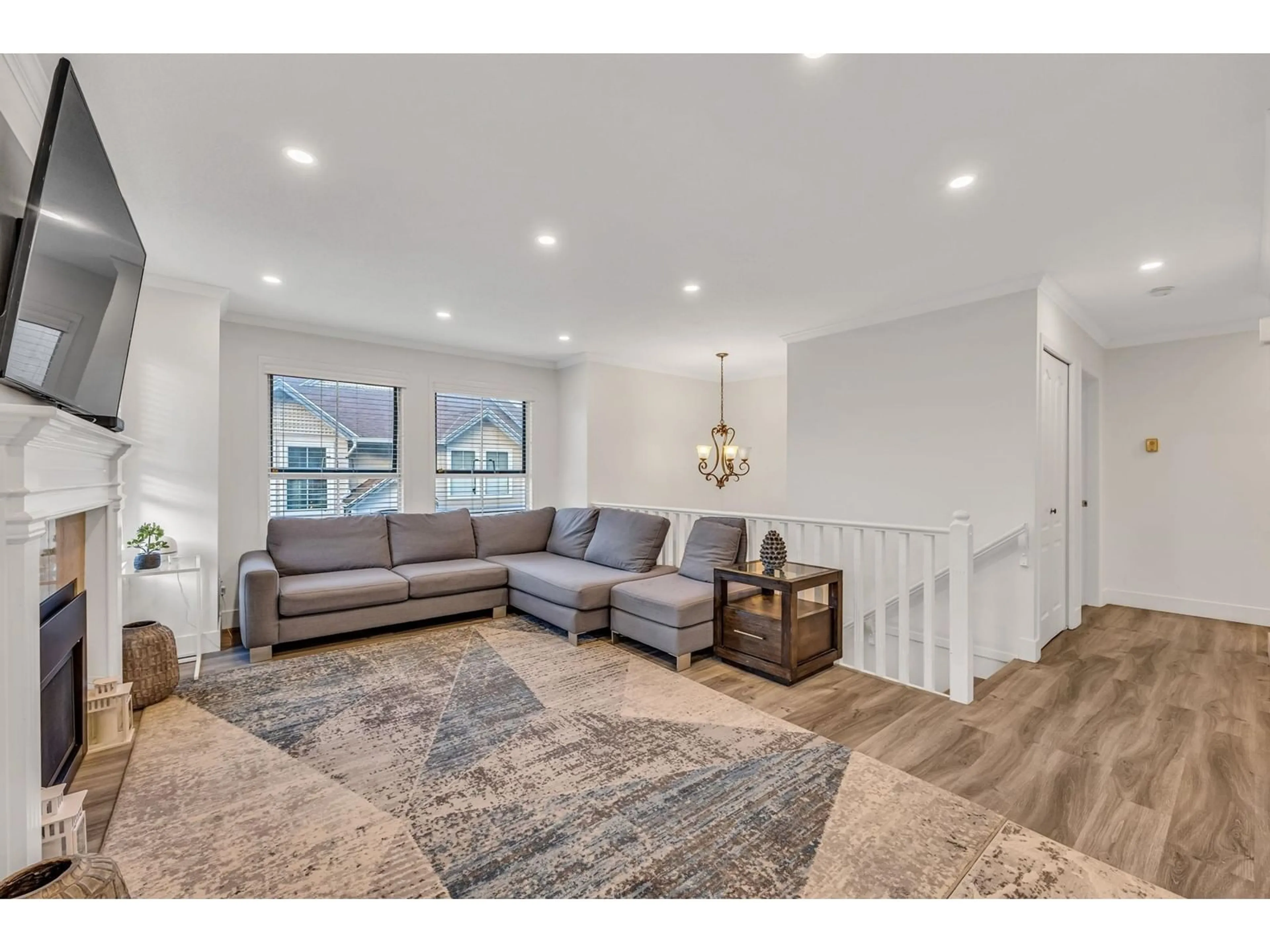 Living room with furniture, unknown for 13 8716 WALNUT GROVE DRIVE, Langley British Columbia V1M2K2