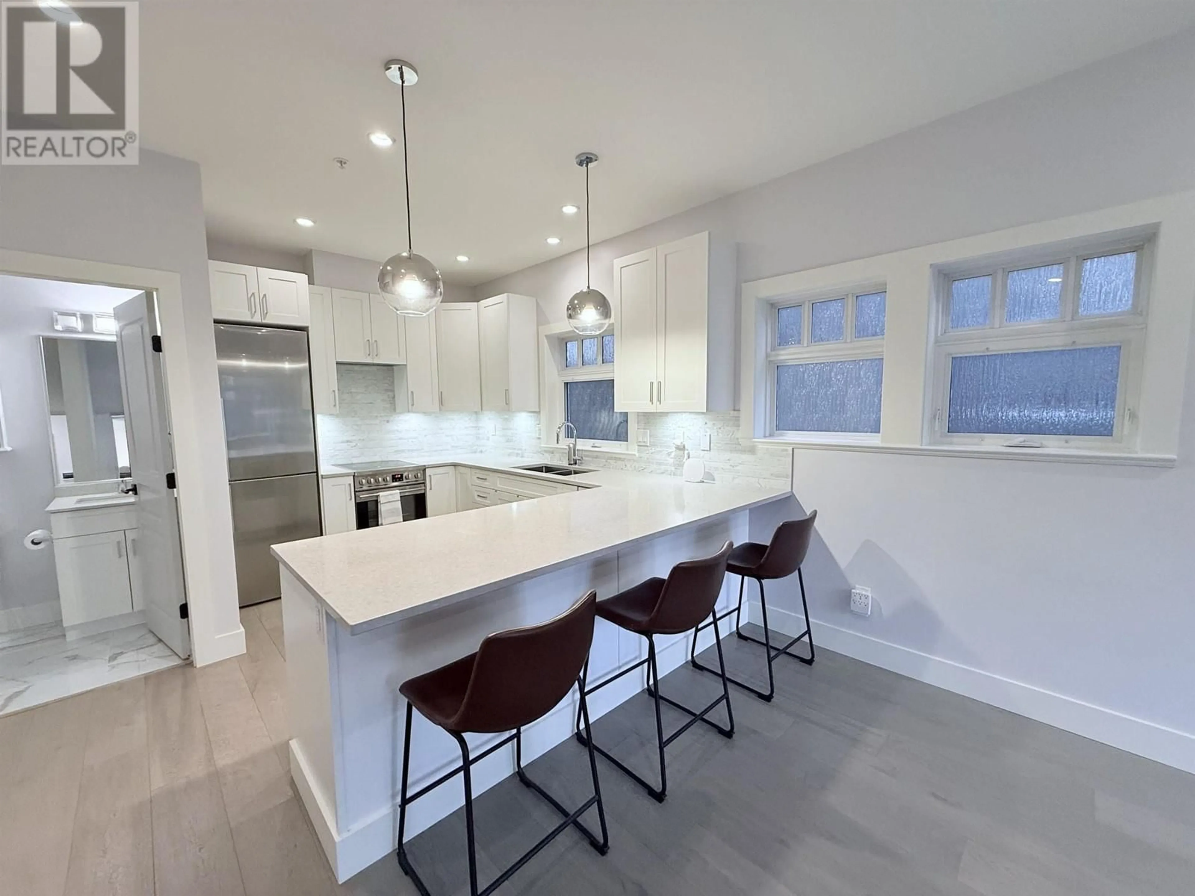 Open concept kitchen, ceramic/tile floor for 3083 BURRARD STREET, Vancouver British Columbia V6J4T8