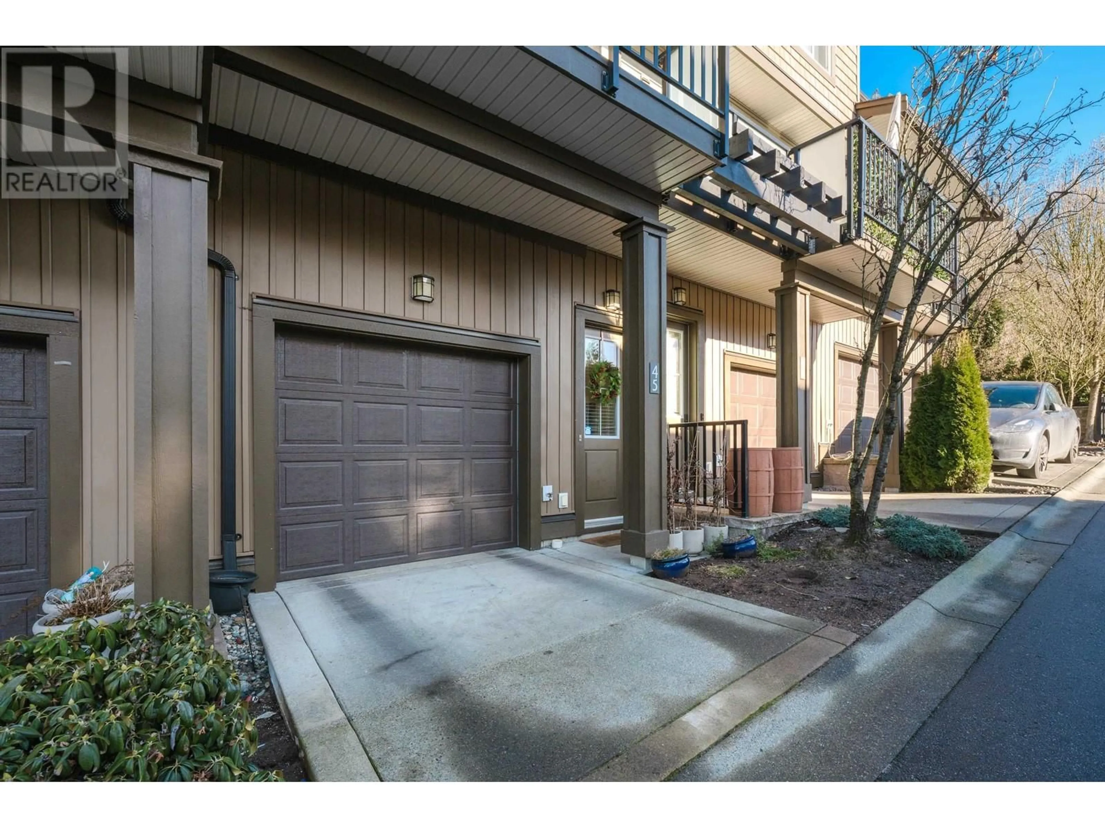 Indoor entryway for 45 11176 GILKER HILL ROAD, Maple Ridge British Columbia V2W0G5