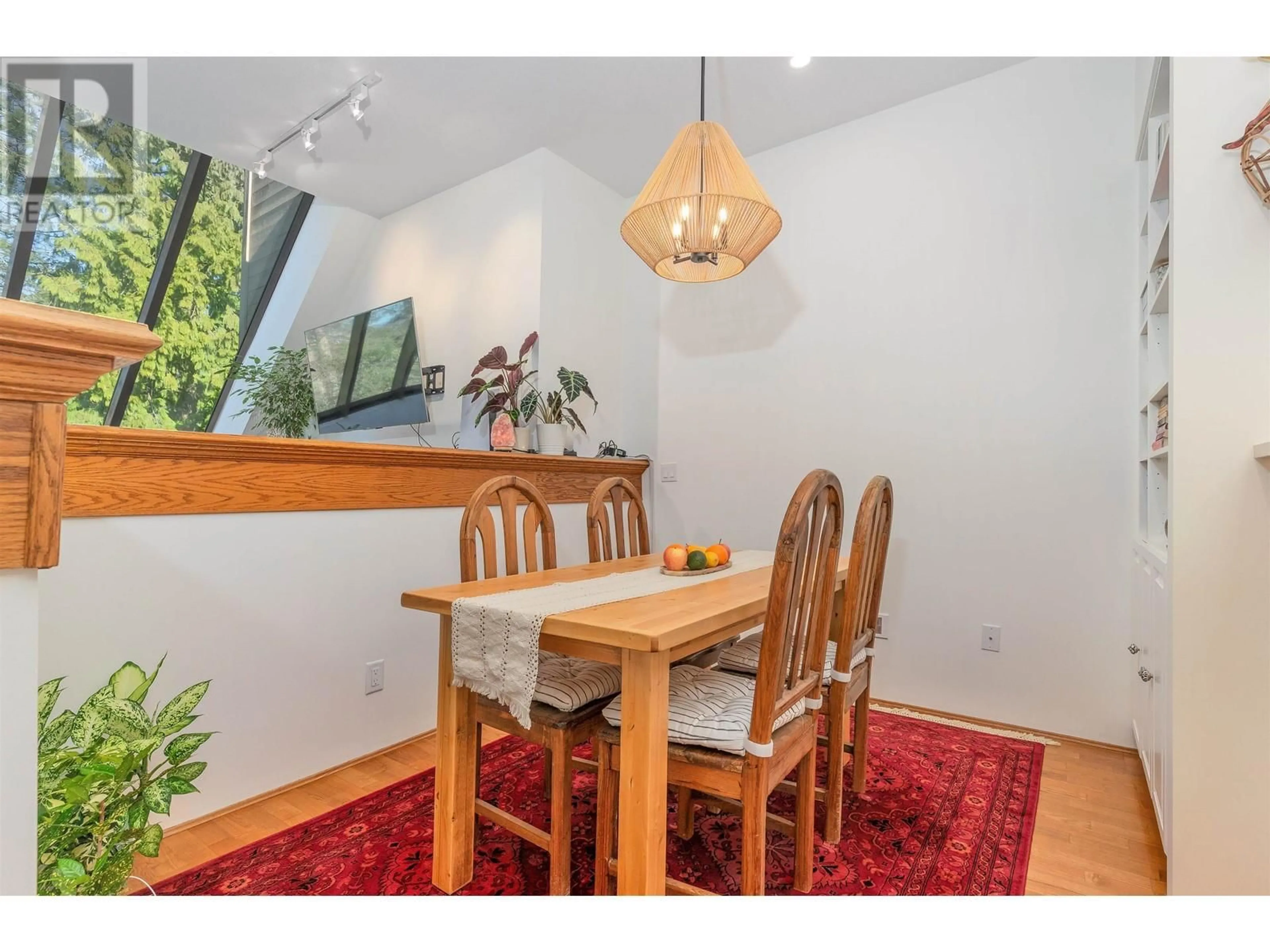 Dining room, wood/laminate floor for 39 3960 CANADA WAY, Burnaby British Columbia V5G1G7