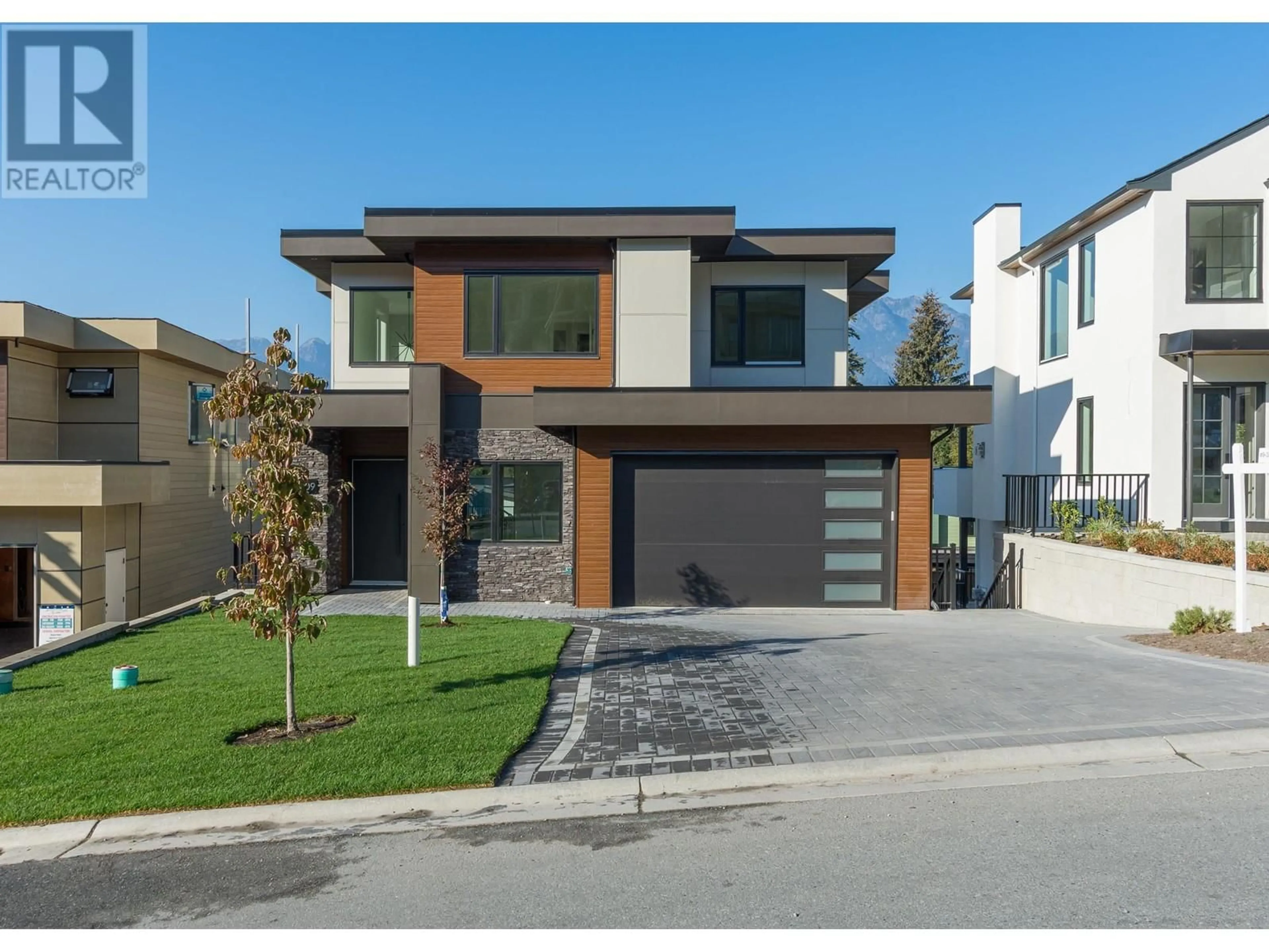Home with brick exterior material, street for 9 - 3385 MAMQUAM ROAD, Squamish British Columbia V8B0E3
