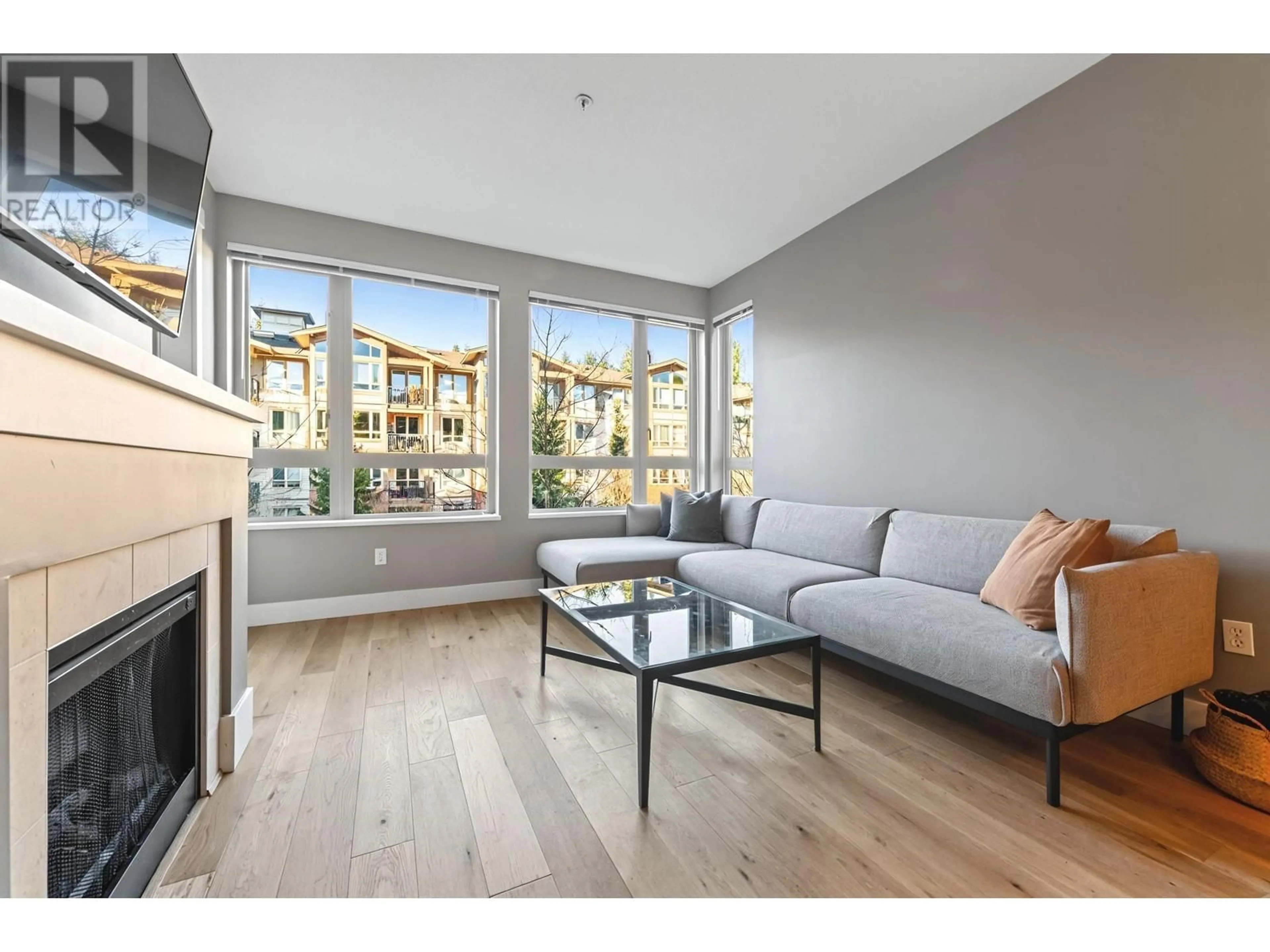 Living room with furniture, wood/laminate floor for 209 2601 WHITELEY COURT, North Vancouver British Columbia V7J2R7