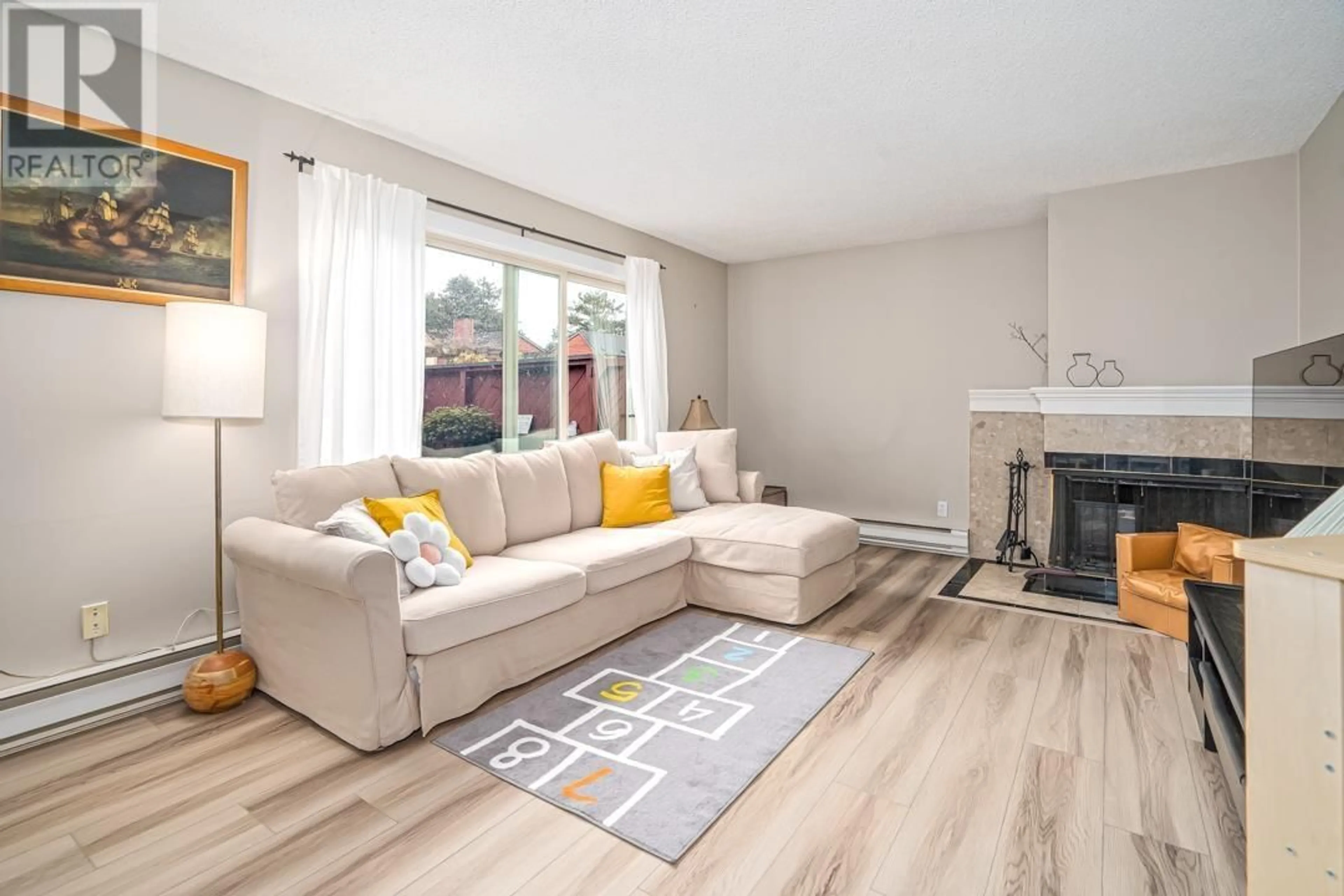 Living room with furniture, wood/laminate floor for 109 5421 10 AVENUE, Delta British Columbia V4M3T9