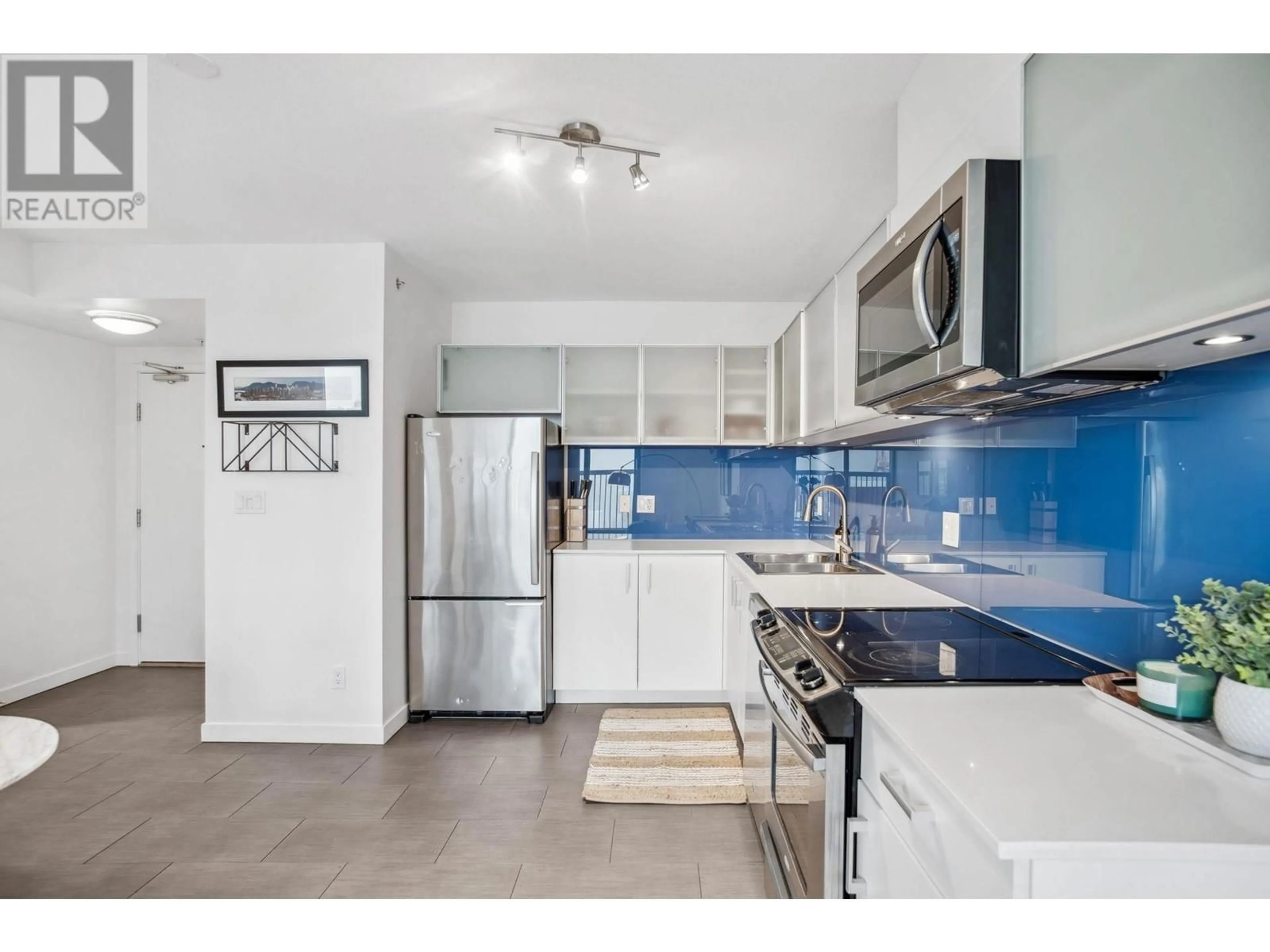 Standard kitchen, ceramic/tile floor for 1108 66 W CORDOVA STREET, Vancouver British Columbia V6B0L2