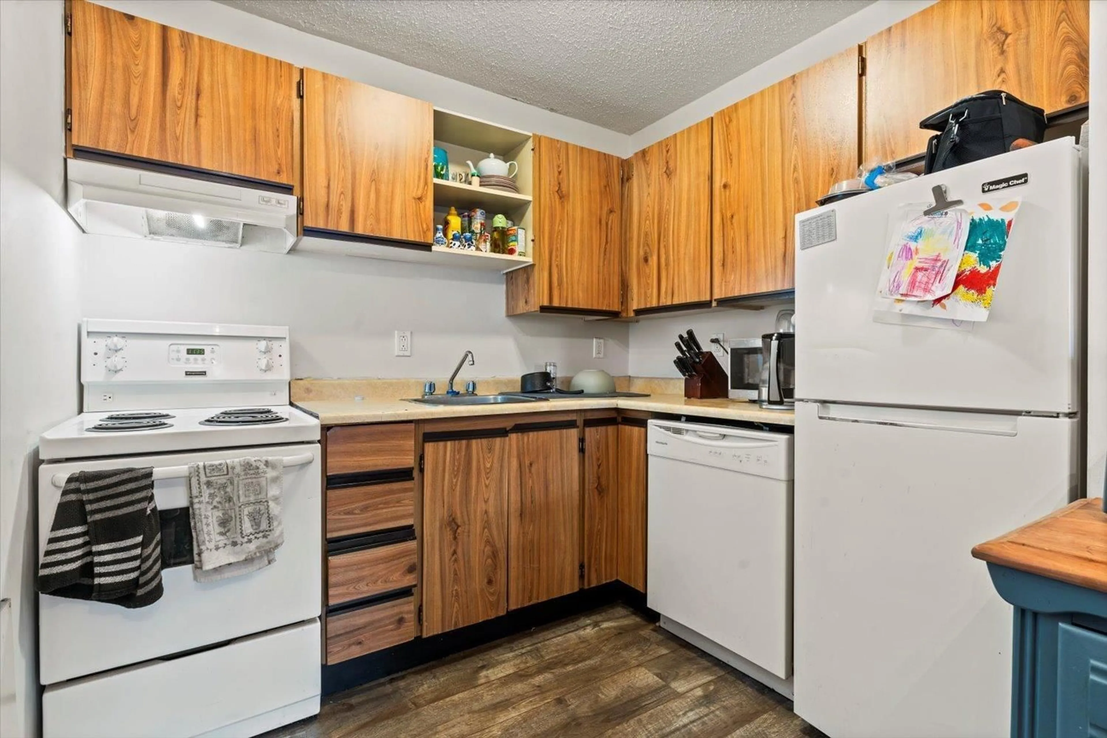 Standard kitchen, unknown for 107 45749 SPADINA AVENUE|Chilliwack Down, Chilliwack British Columbia V2P1T5