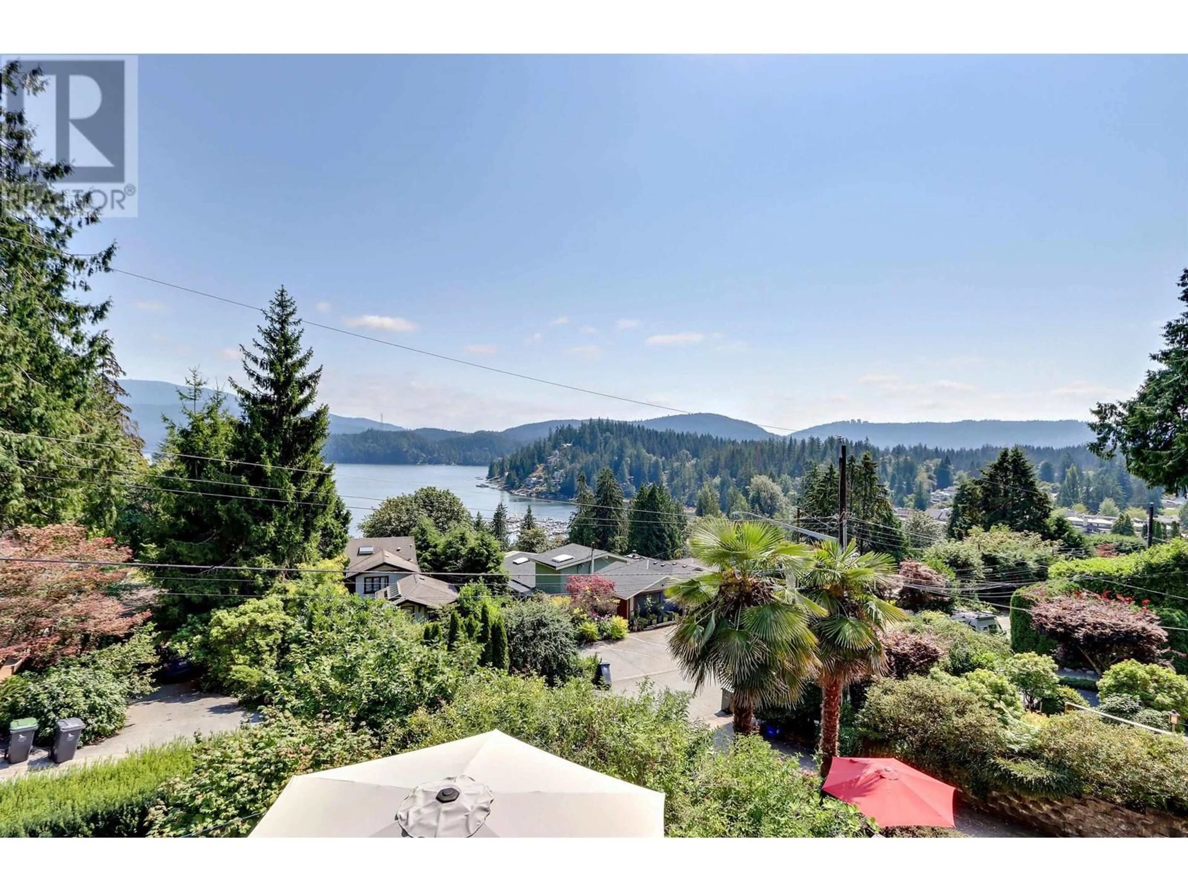 A pic from outside/outdoor area/front of a property/back of a property/a pic from drone, water/lake/river/ocean view for 2507 CALEDONIA AVENUE, North Vancouver British Columbia V7G1T8