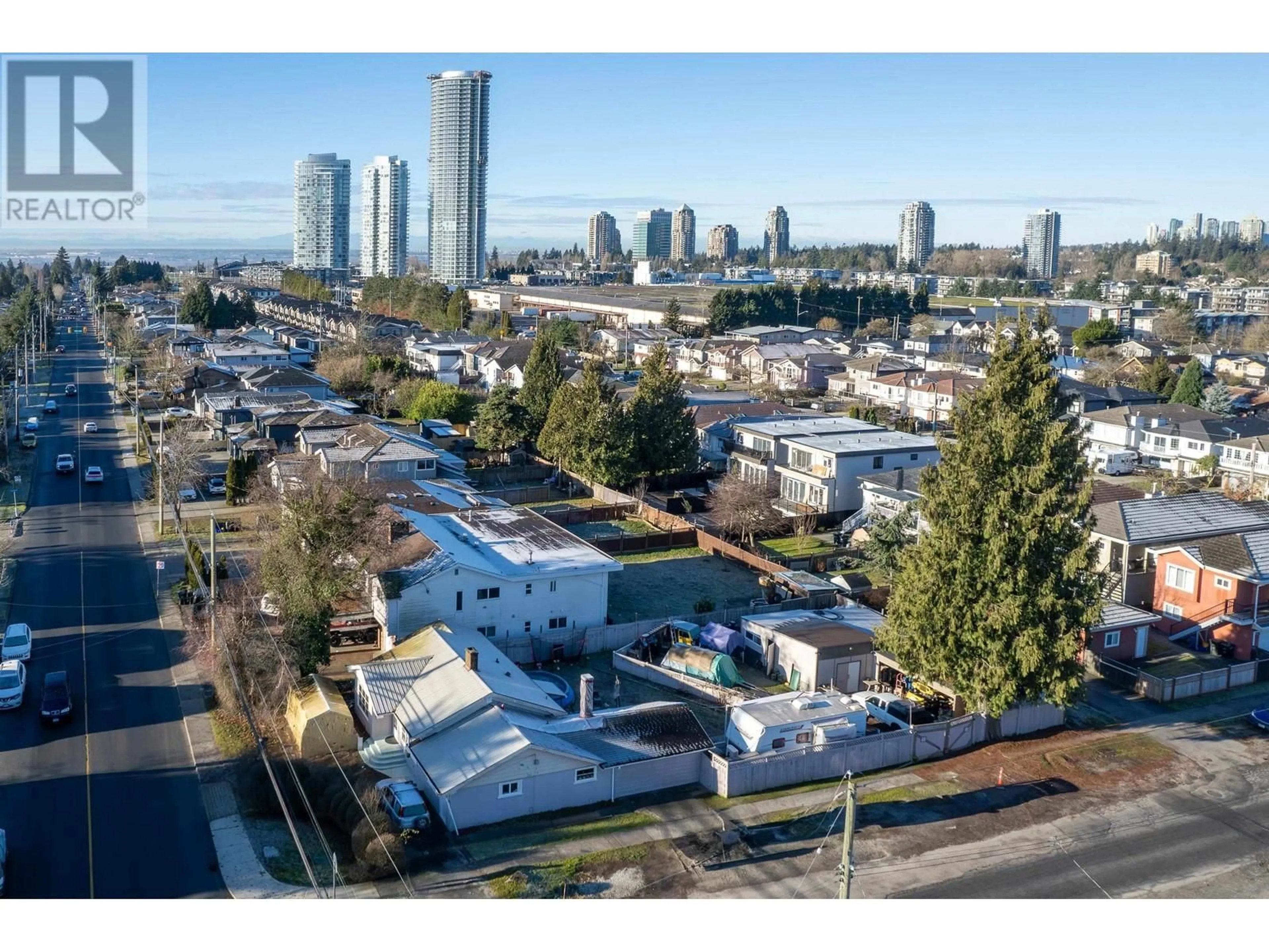 A pic from outside/outdoor area/front of a property/back of a property/a pic from drone, city buildings view from balcony for 7323 10 AVENUE, Burnaby British Columbia V3N2R8