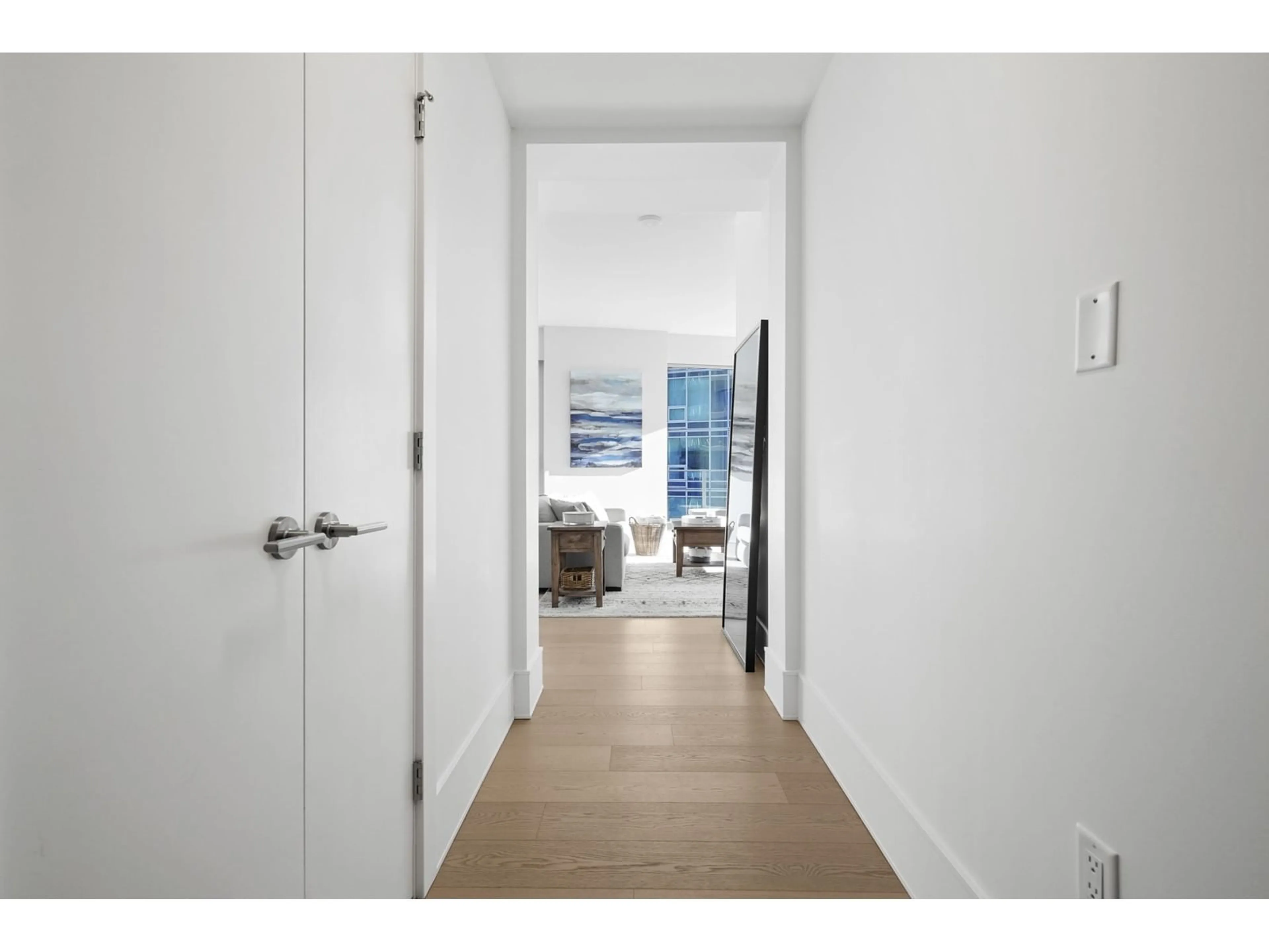 Indoor entryway for 1604 1500 MARTIN STREET, White Rock British Columbia V4B0C2