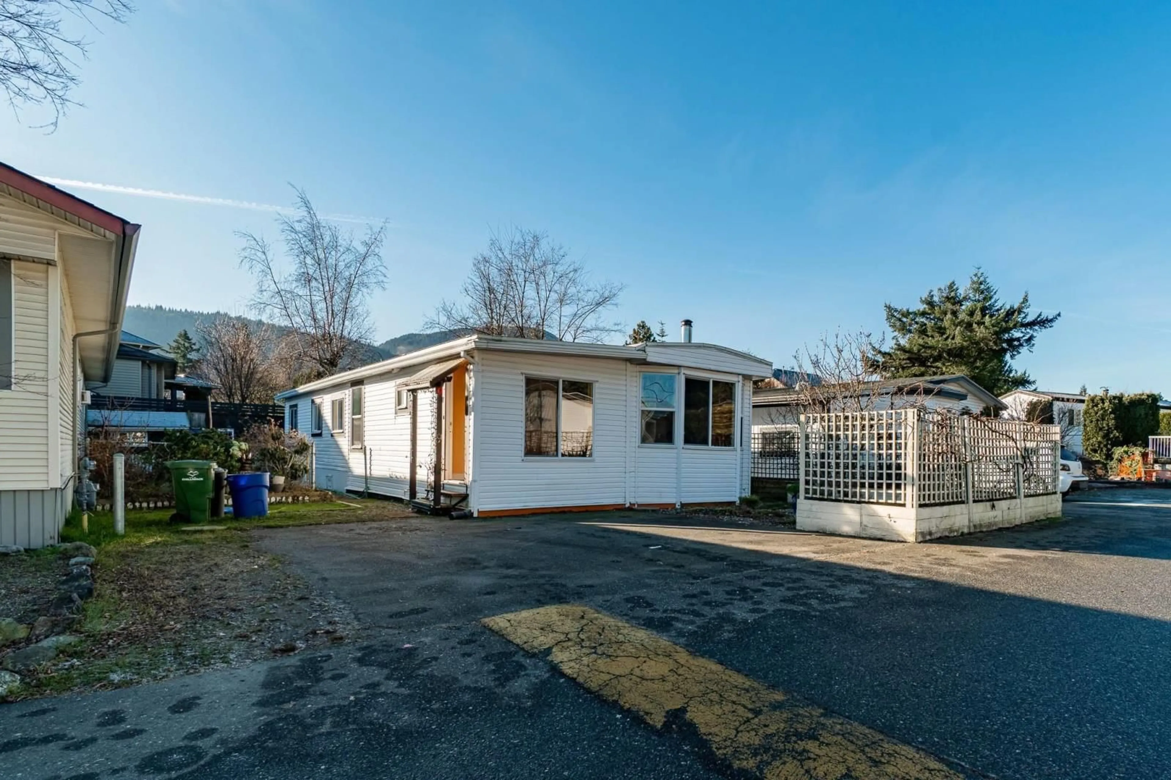 A pic from outside/outdoor area/front of a property/back of a property/a pic from drone, street for 9 44565 MONTE VISTA DRIVE|Sardis South, Chilliwack British Columbia V2R5Y4