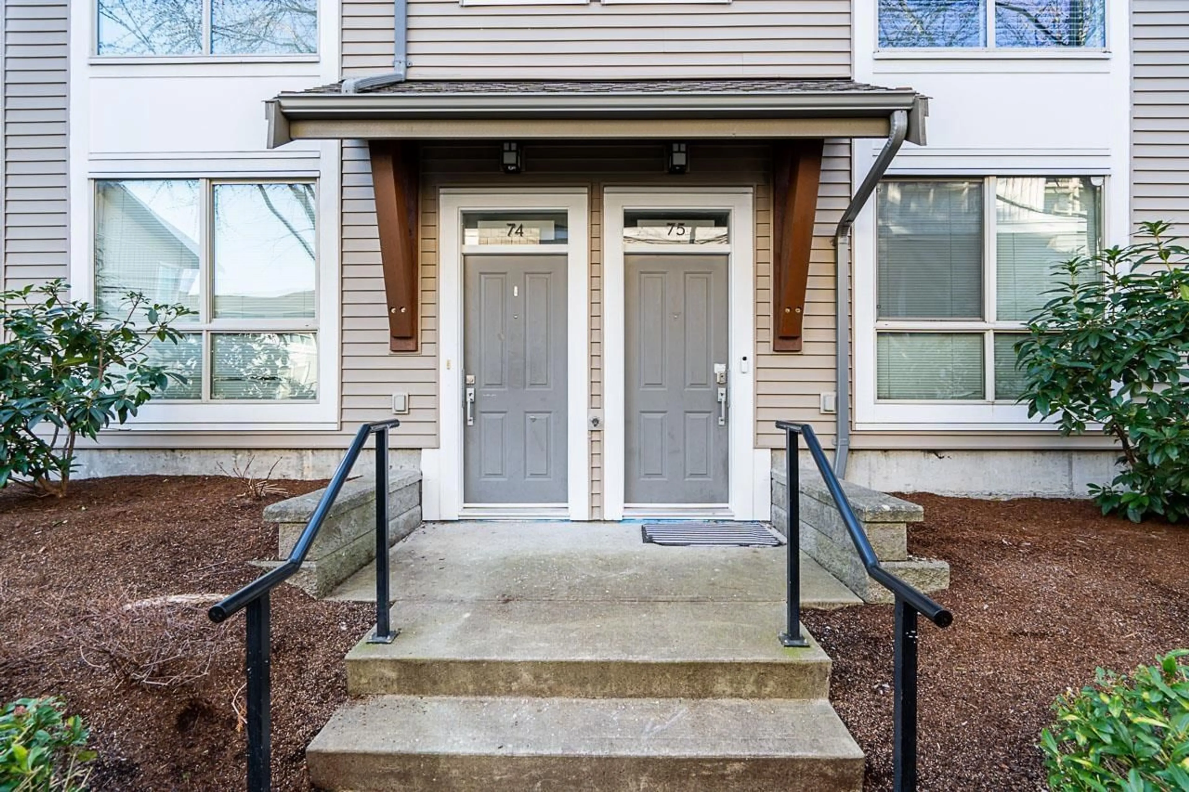 Indoor entryway for 75 6671 121 STREET, Surrey British Columbia V3W1T9