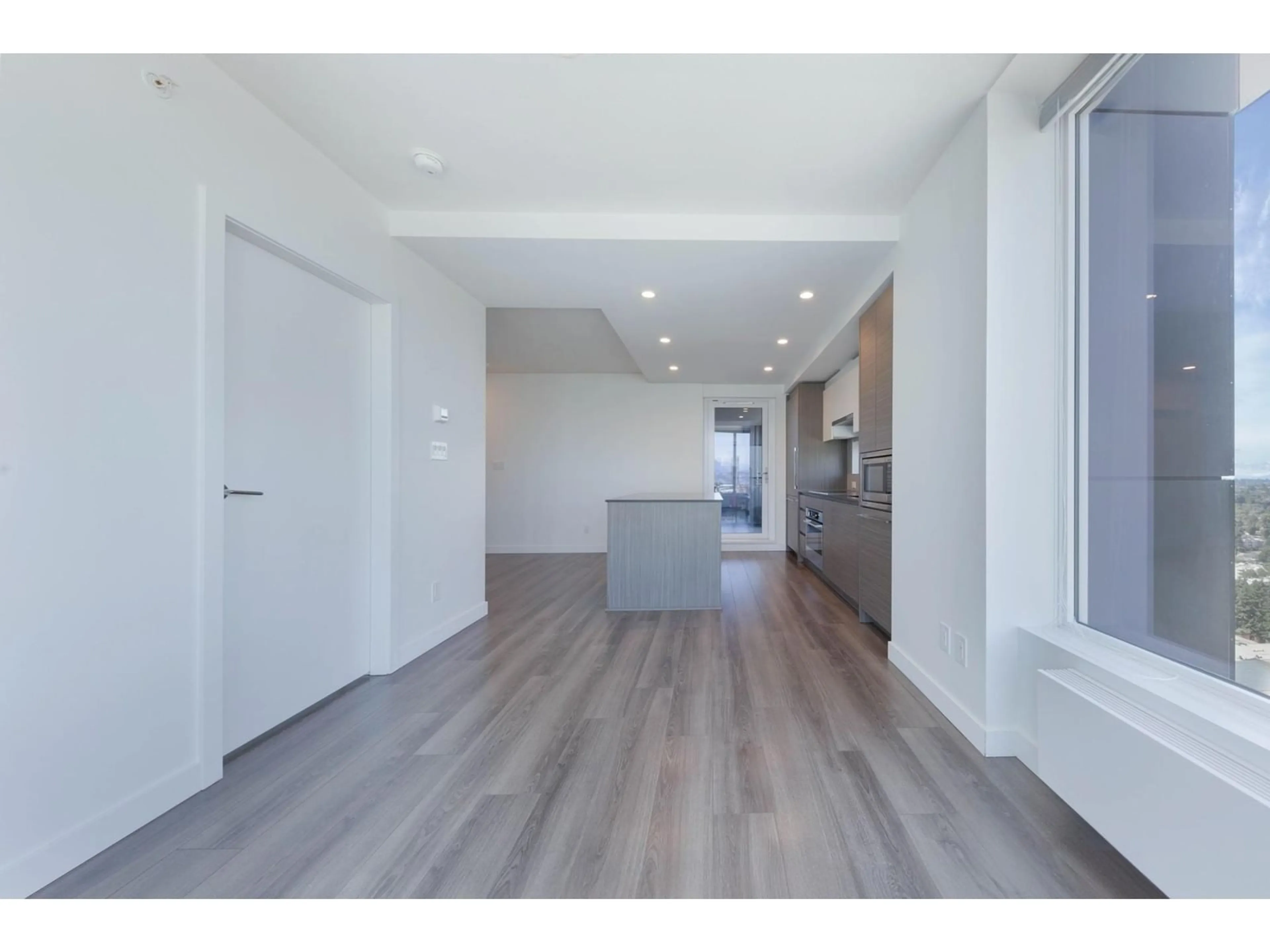 Unknown for 2704 - 13615 FRASER, Surrey British Columbia V3T0P7