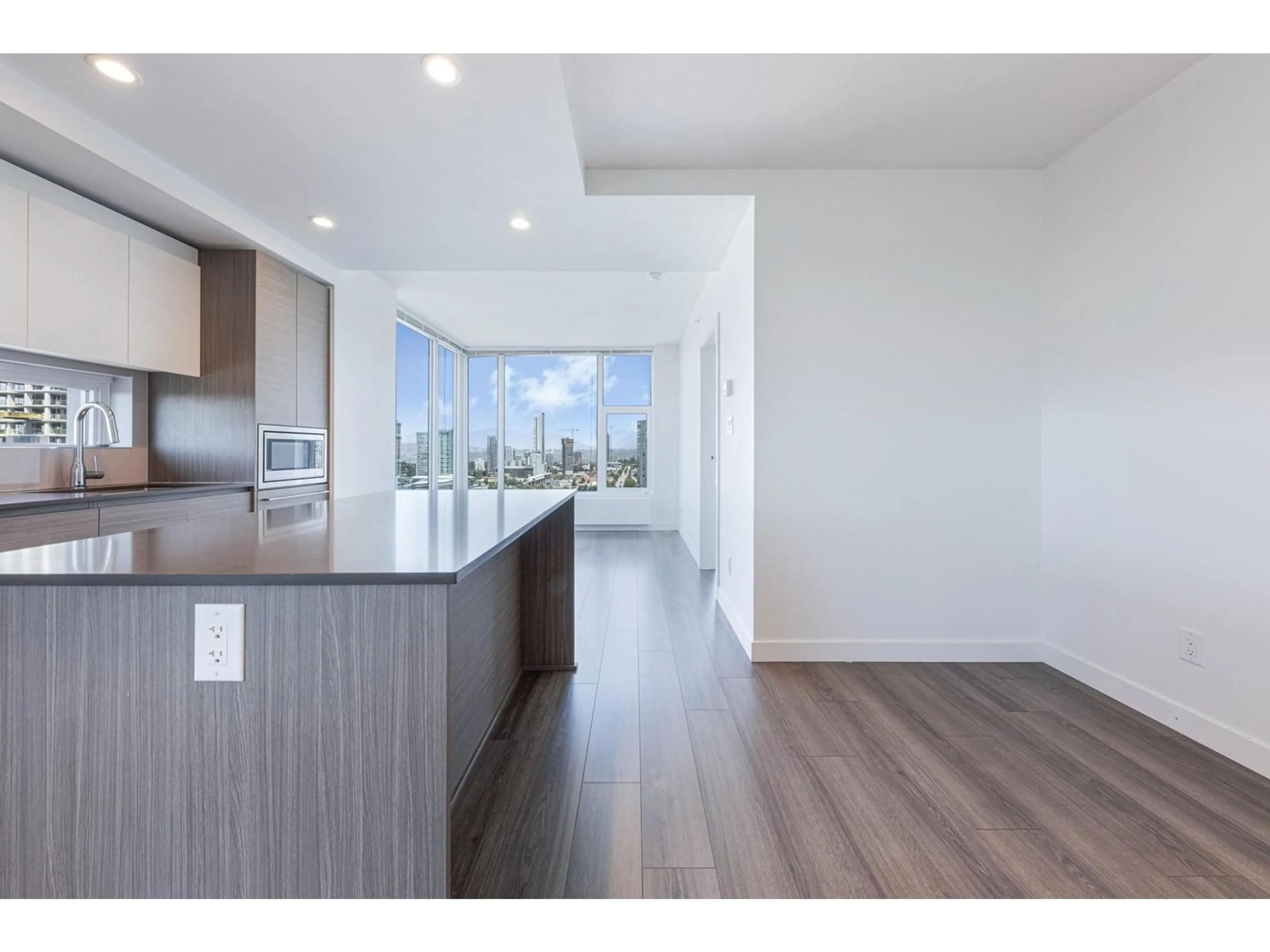 Open concept kitchen, wood/laminate floor for 2704 - 13615 FRASER, Surrey British Columbia V3T0P7