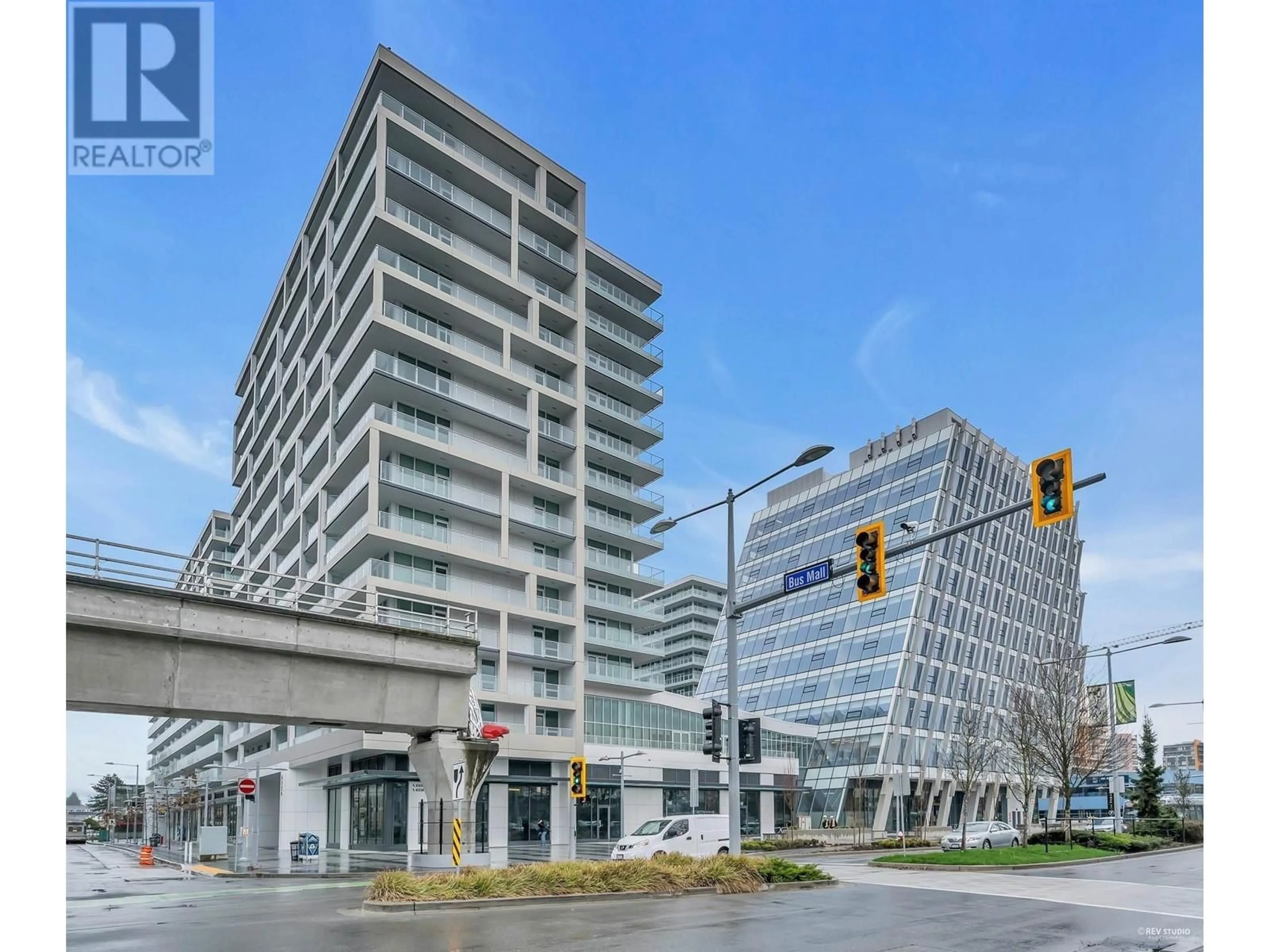 Indoor foyer for 858 6320 NO. 3 ROAD, Richmond British Columbia V6Y0L5