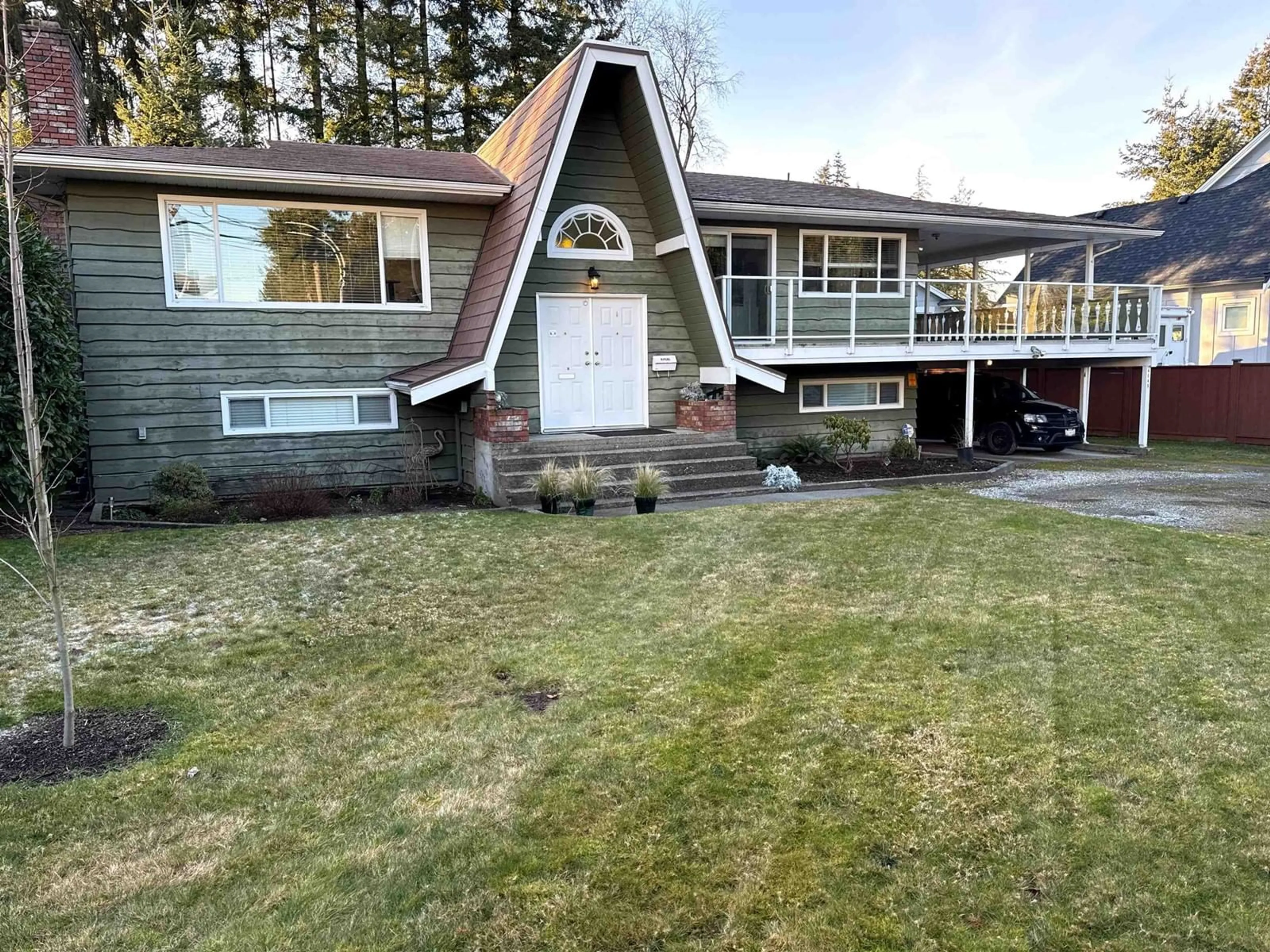 A pic from outside/outdoor area/front of a property/back of a property/a pic from drone, unknown for 4545 208 STREET, Langley British Columbia V3A2H7