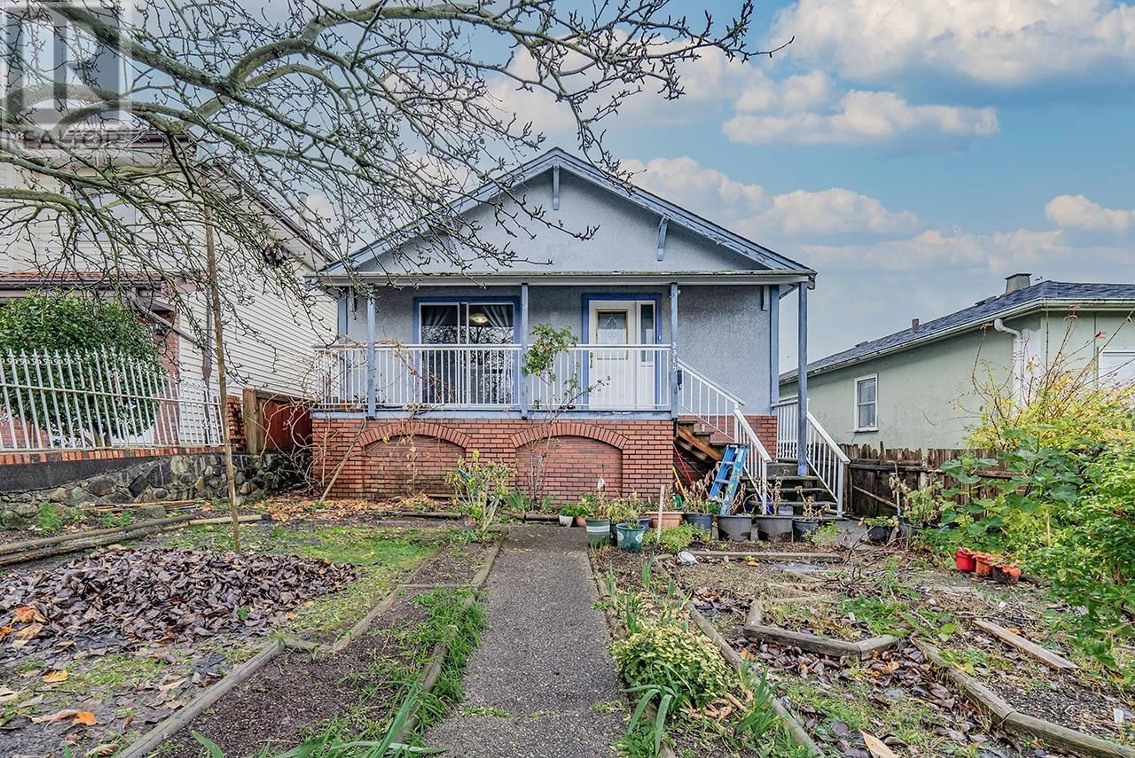 A pic from outside/outdoor area/front of a property/back of a property/a pic from drone, street for 3315 RUPERT STREET, Vancouver British Columbia V5M3V6