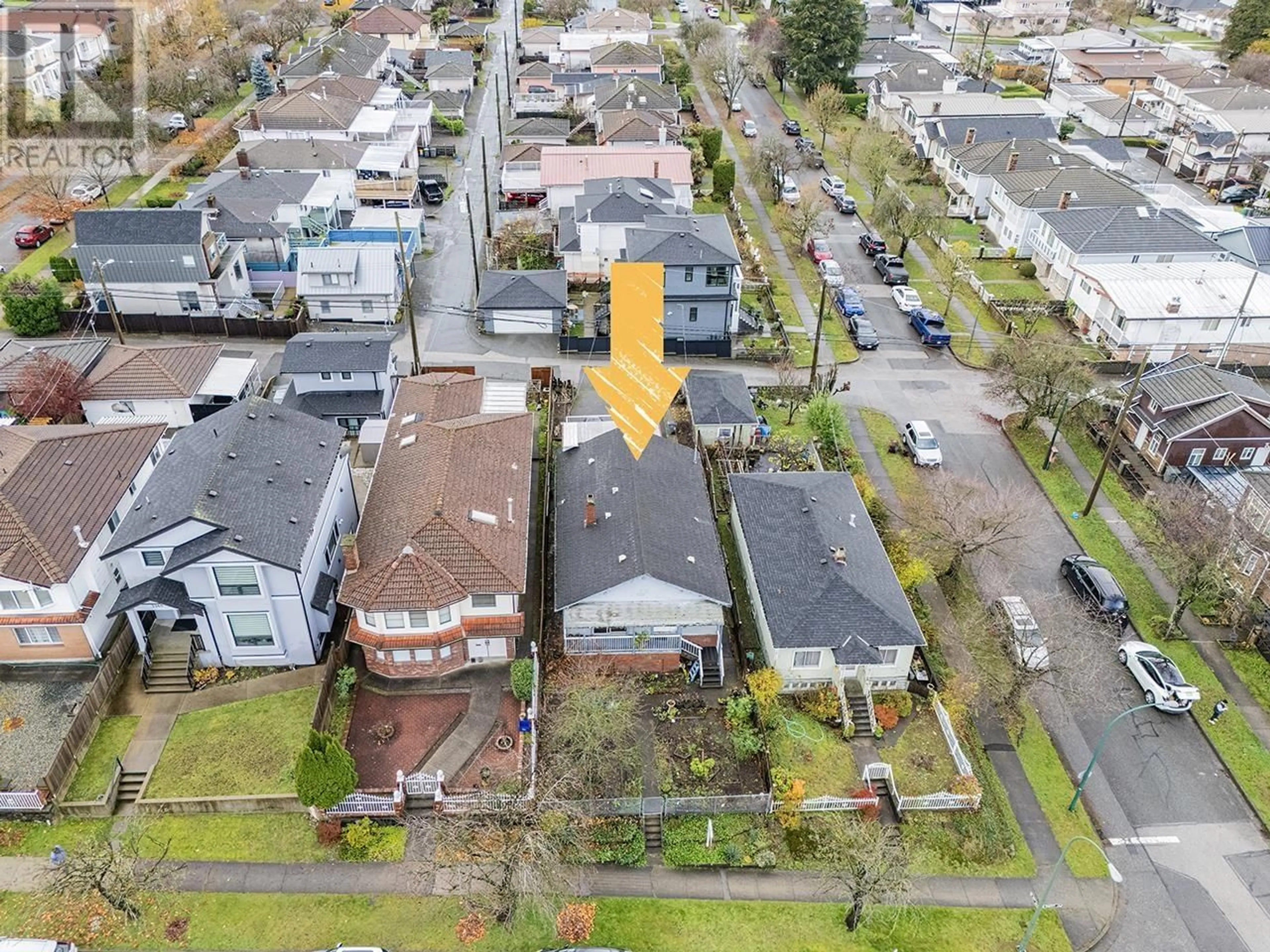 A pic from outside/outdoor area/front of a property/back of a property/a pic from drone, street for 3315 RUPERT STREET, Vancouver British Columbia V5M3V6