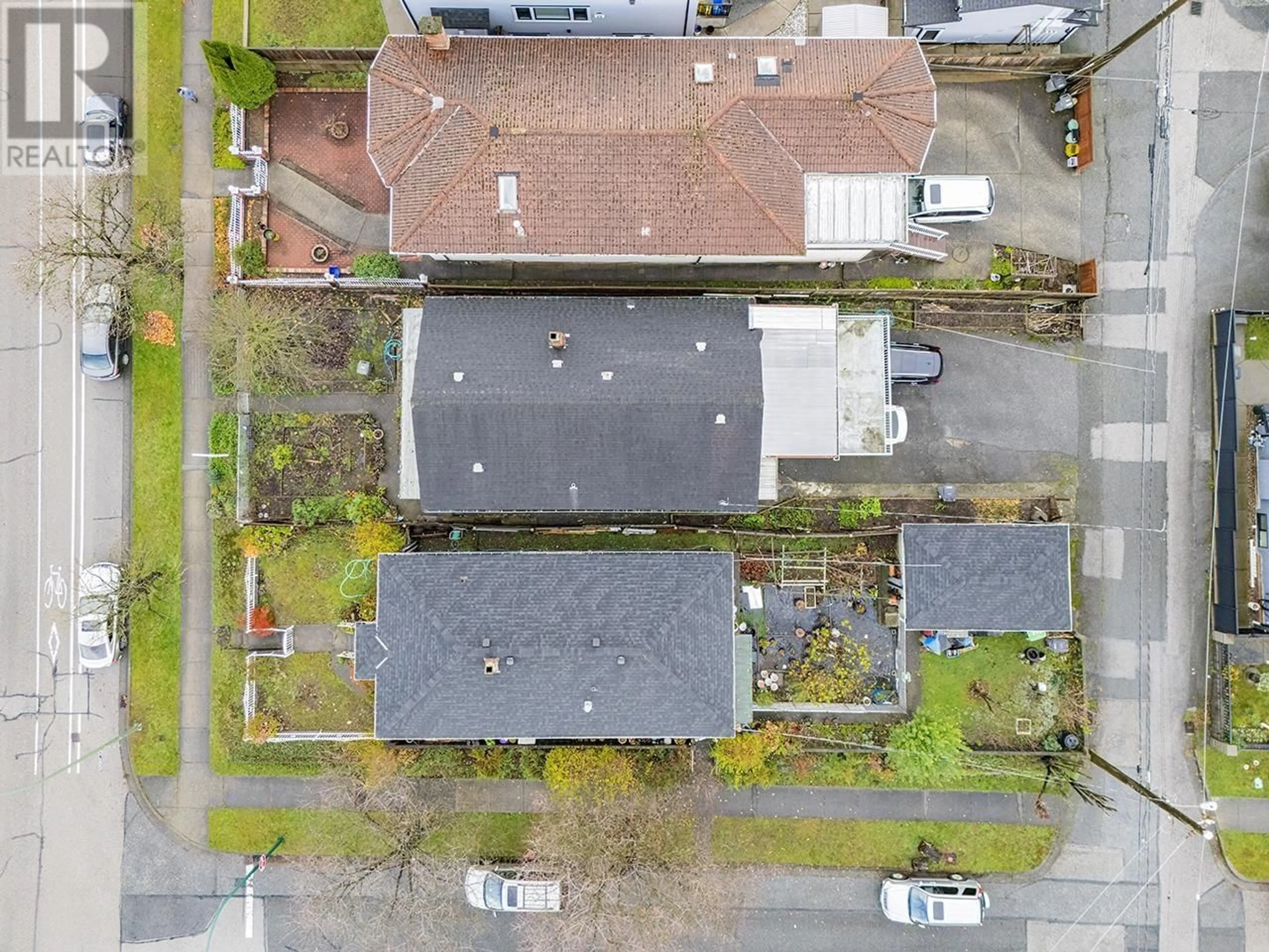 A pic from outside/outdoor area/front of a property/back of a property/a pic from drone, street for 3315 RUPERT STREET, Vancouver British Columbia V5M3V6