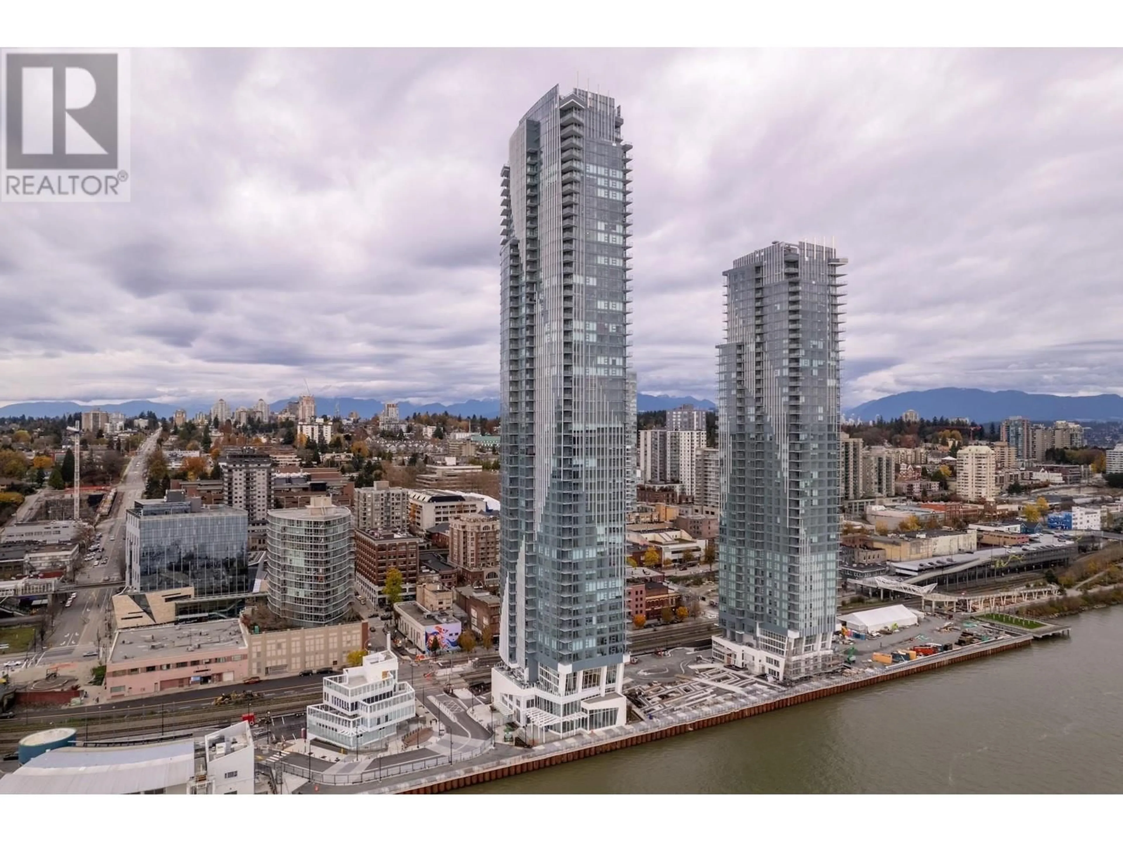 A pic from outside/outdoor area/front of a property/back of a property/a pic from drone, city buildings view from balcony for 2304 680 QUAYSIDE DRIVE, New Westminster British Columbia V3M0P2