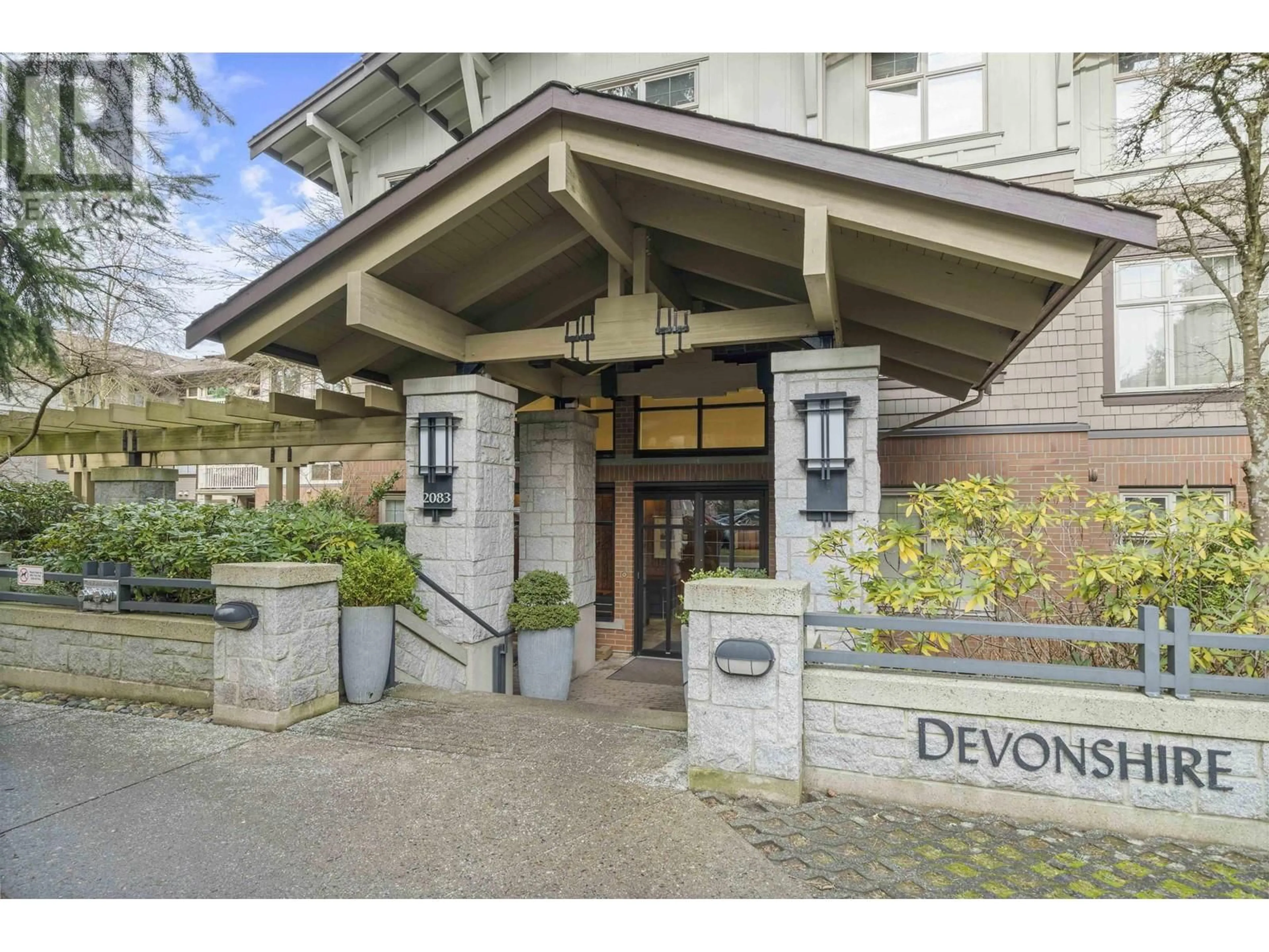 Indoor foyer for 317 2083 W 33 AVENUE, Vancouver British Columbia V6M4M6