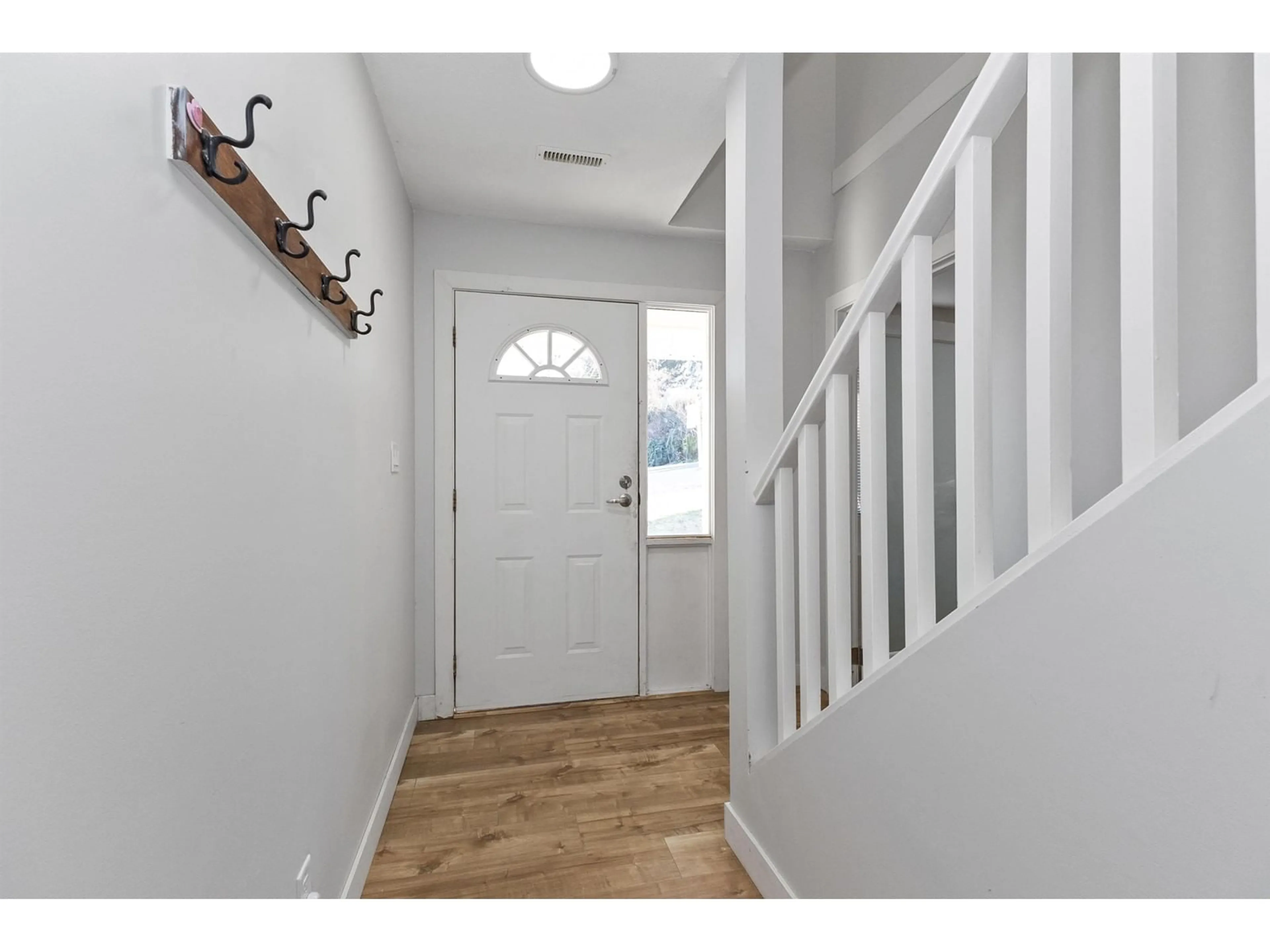 Indoor entryway for 8221 MILLER, Mission British Columbia V2V6H7