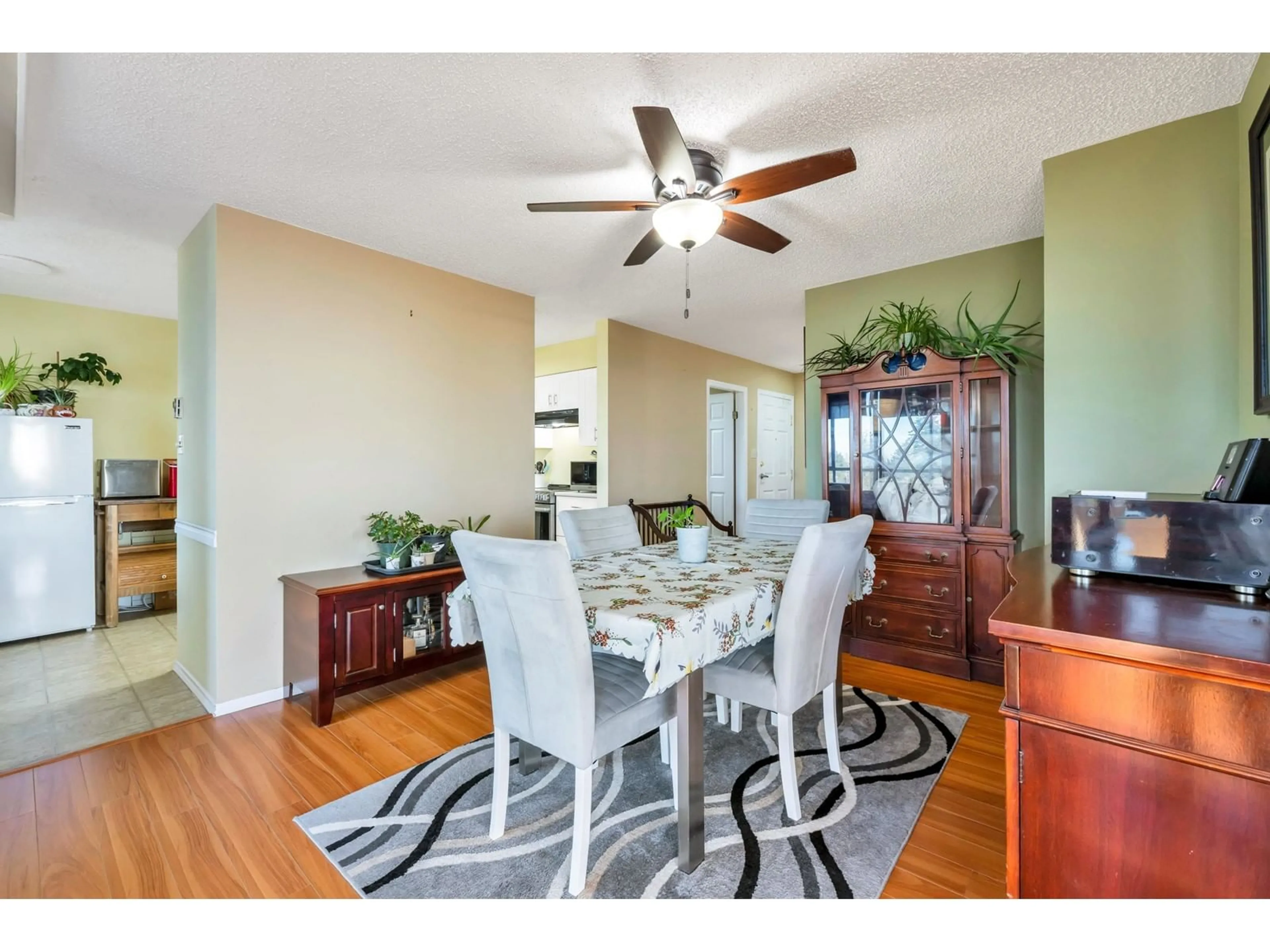 Dining room, wood/laminate floor for 901 11920 80 AVENUE, Delta British Columbia V4C8E8