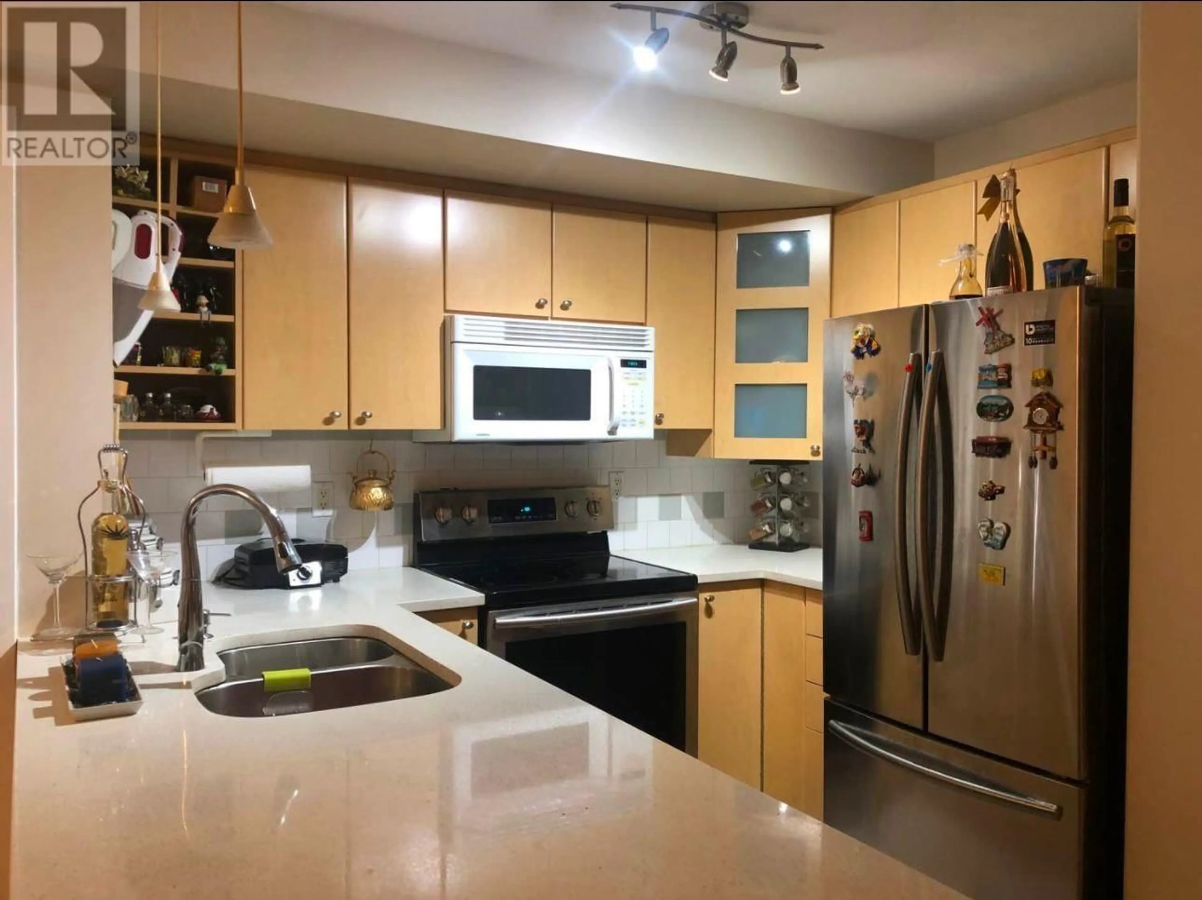 Standard kitchen, unknown for 324 3122 ST. JOHNS STREET, Port Moody British Columbia V3H5C8