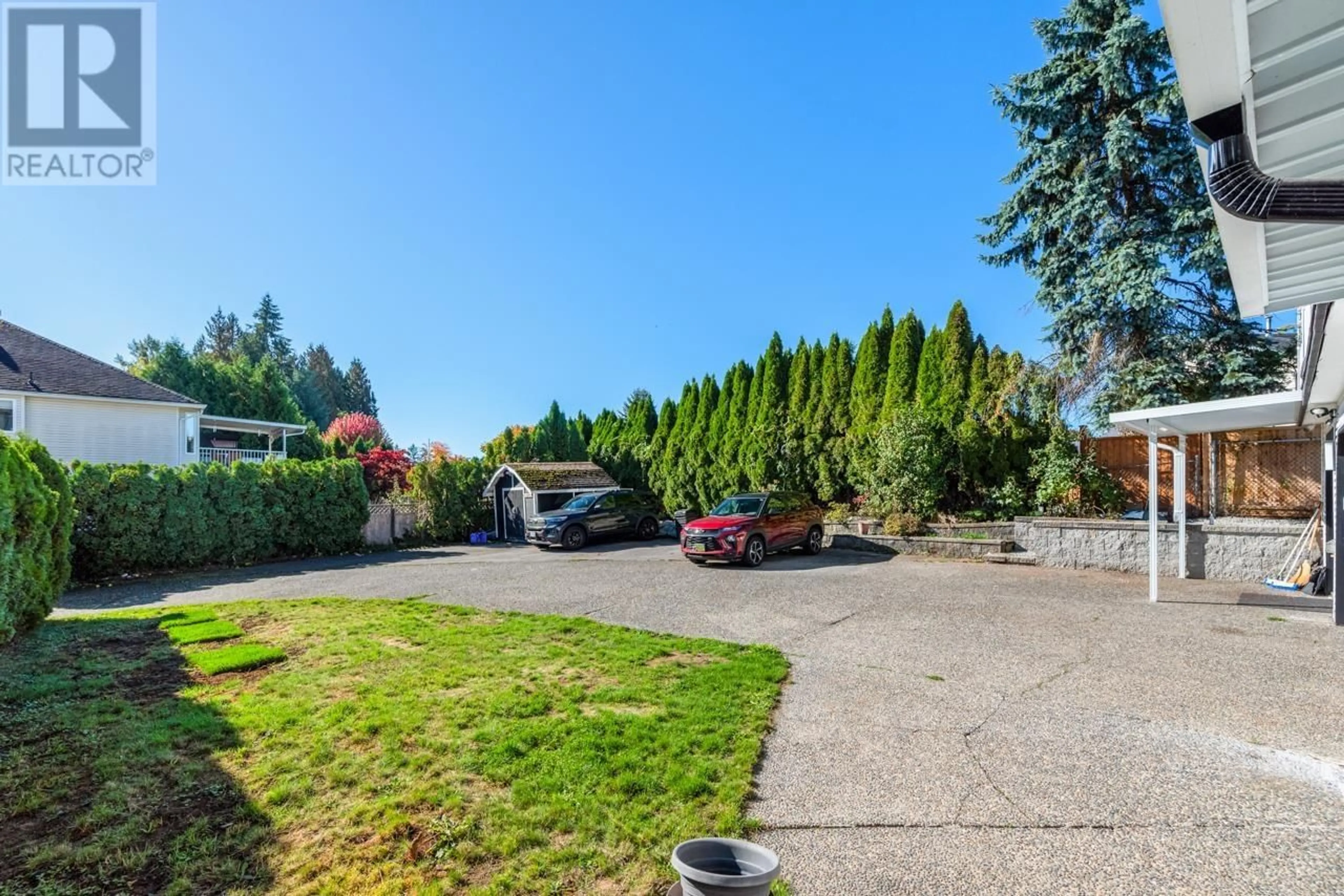 A pic from outside/outdoor area/front of a property/back of a property/a pic from drone, water/lake/river/ocean view for 24910 DEWDNEY TRUNK ROAD, Maple Ridge British Columbia V4R2E3