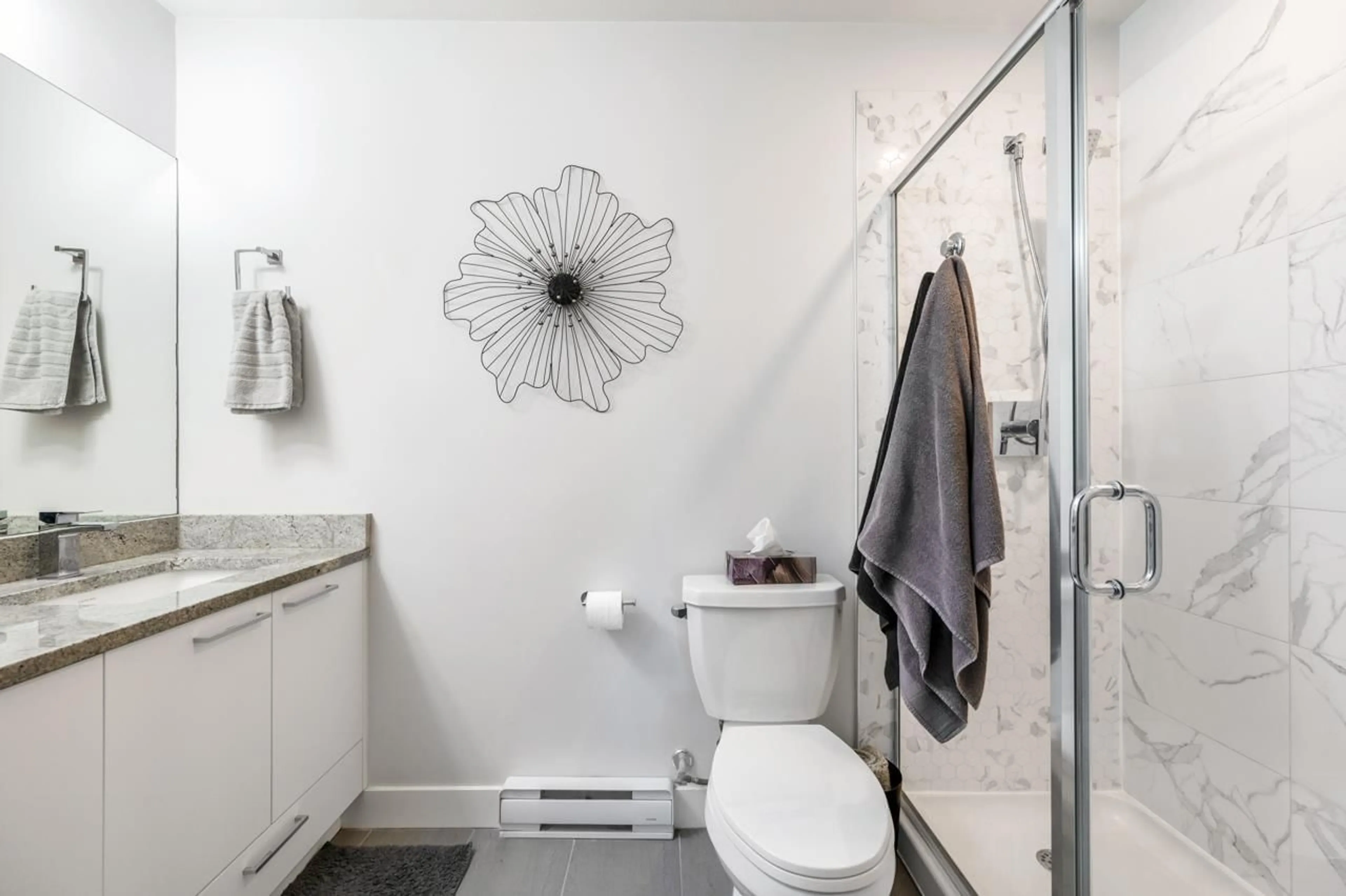 Contemporary bathroom, ceramic/tile floor for 203 20686 EASTLEIGH CRESCENT, Langley British Columbia V3A0M4