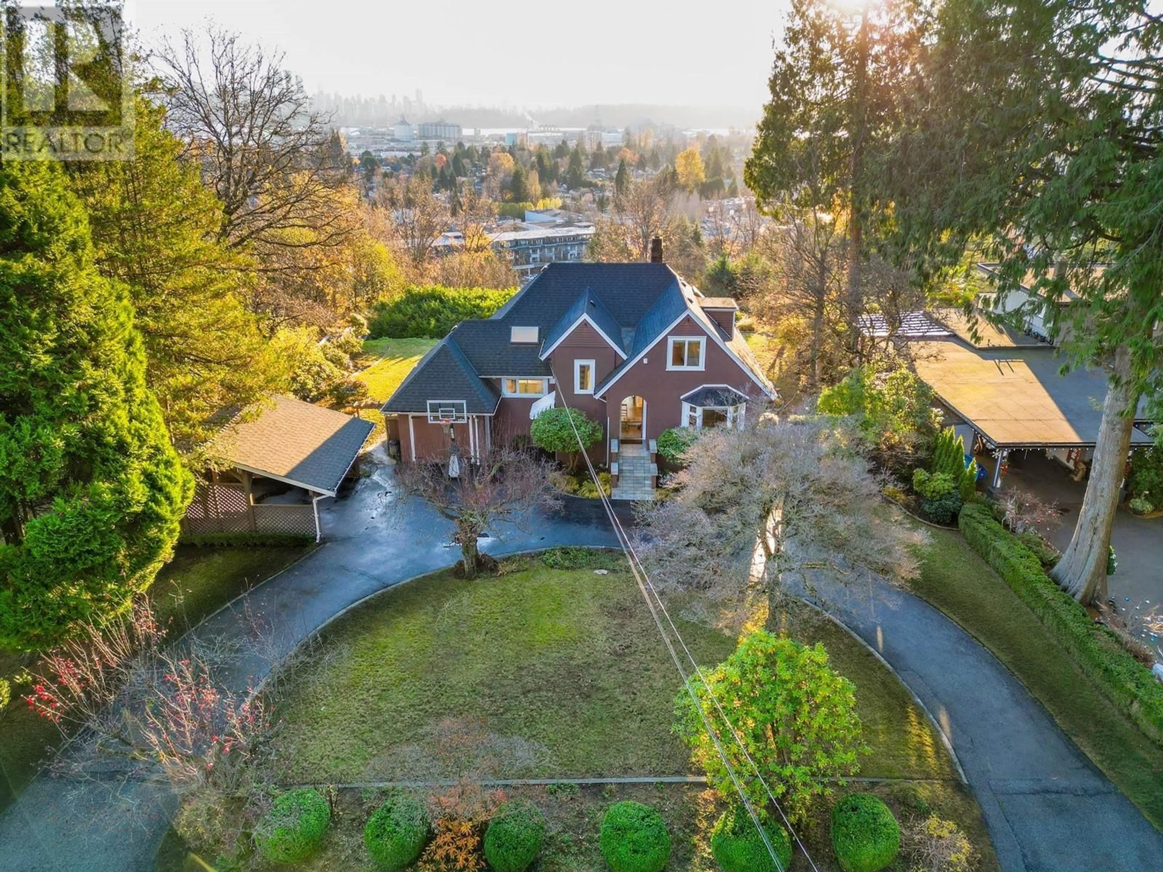 A pic from outside/outdoor area/front of a property/back of a property/a pic from drone, street for 1275 W KEITH ROAD, North Vancouver British Columbia V7P1Y9