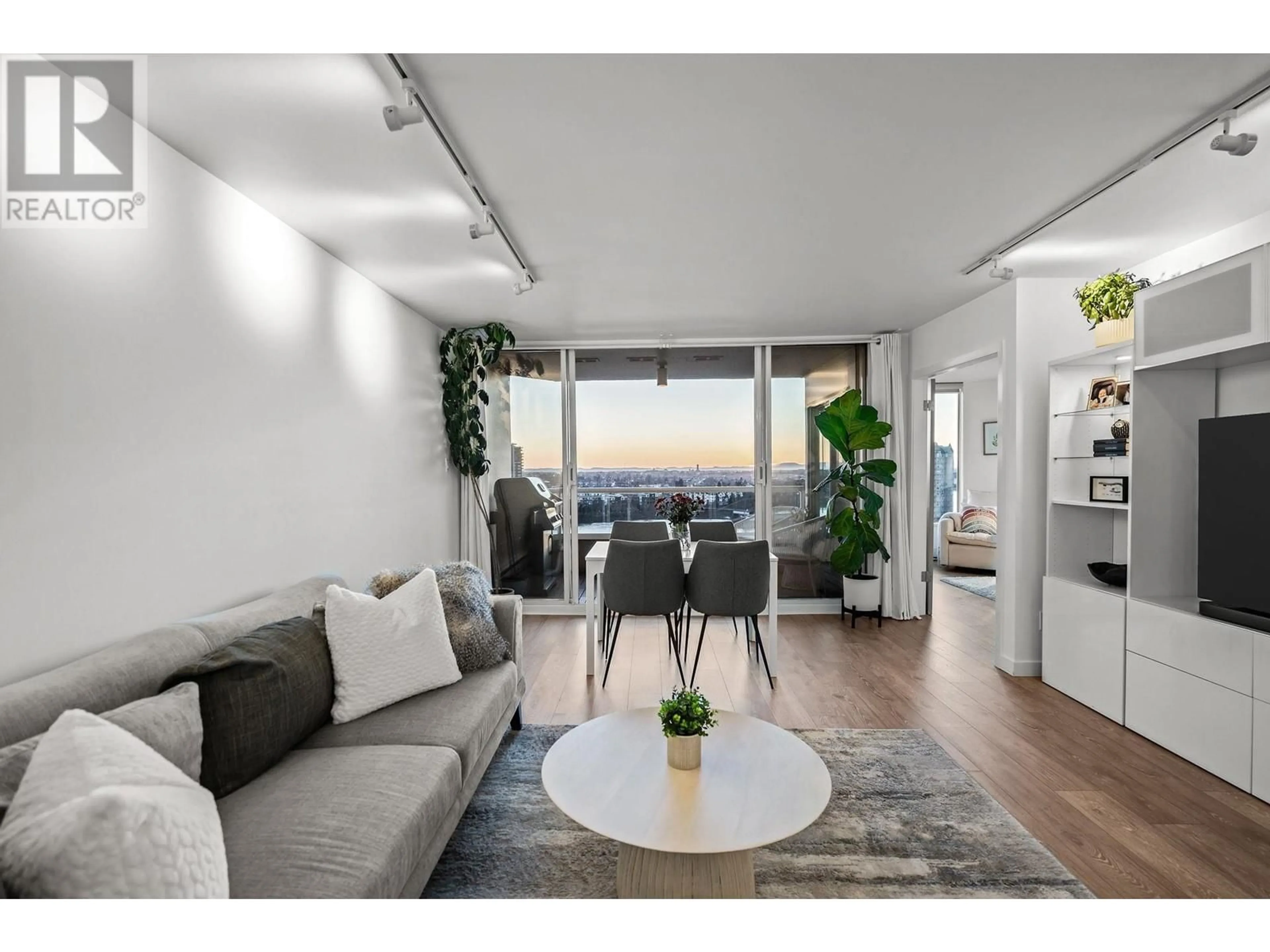 Living room with furniture, wood/laminate floor for 1605 1065 QUAYSIDE DRIVE, New Westminster British Columbia V3M1C5