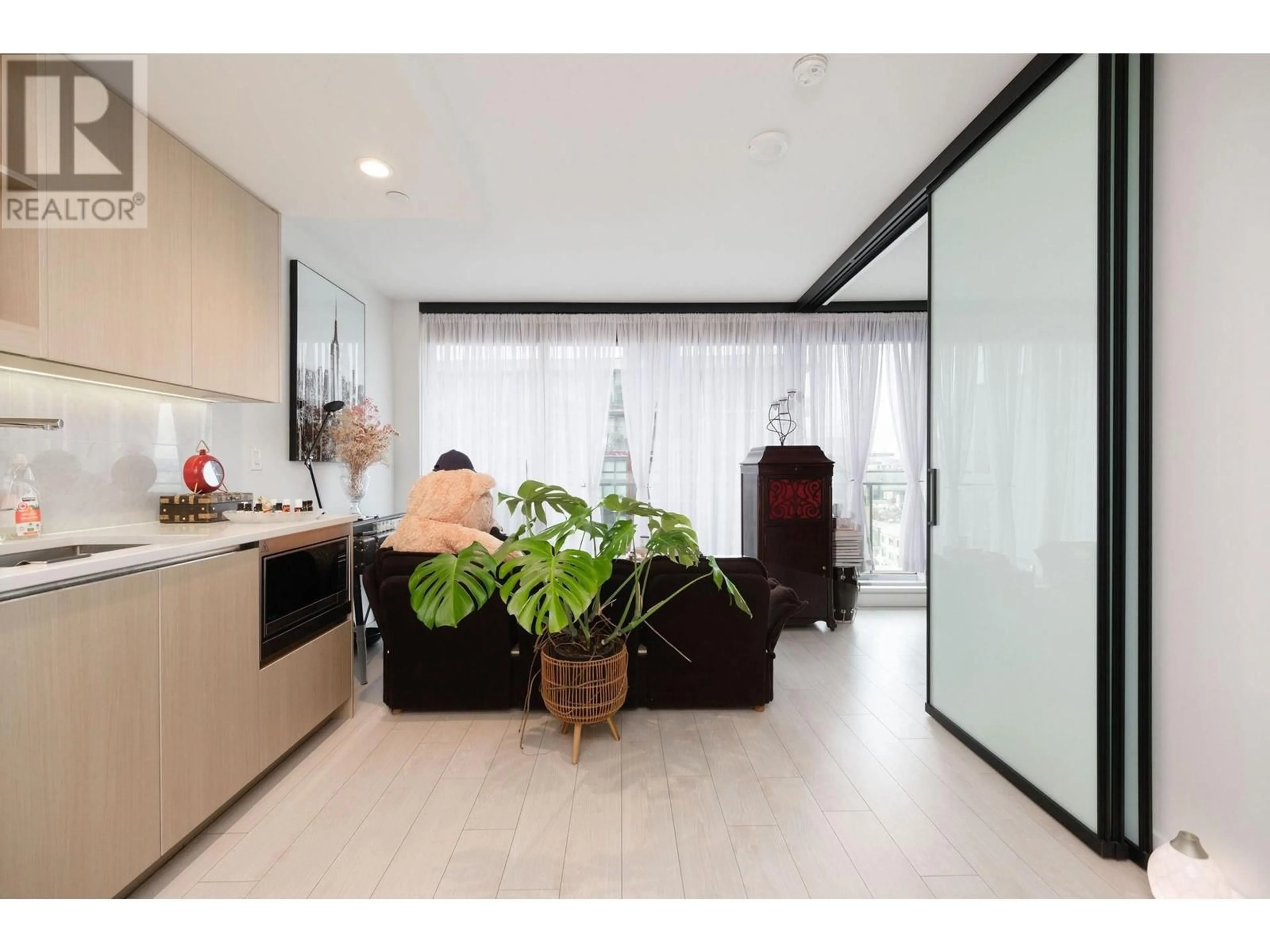 Indoor foyer for 905 1768 COOK STREET, Vancouver British Columbia V5Y0N3