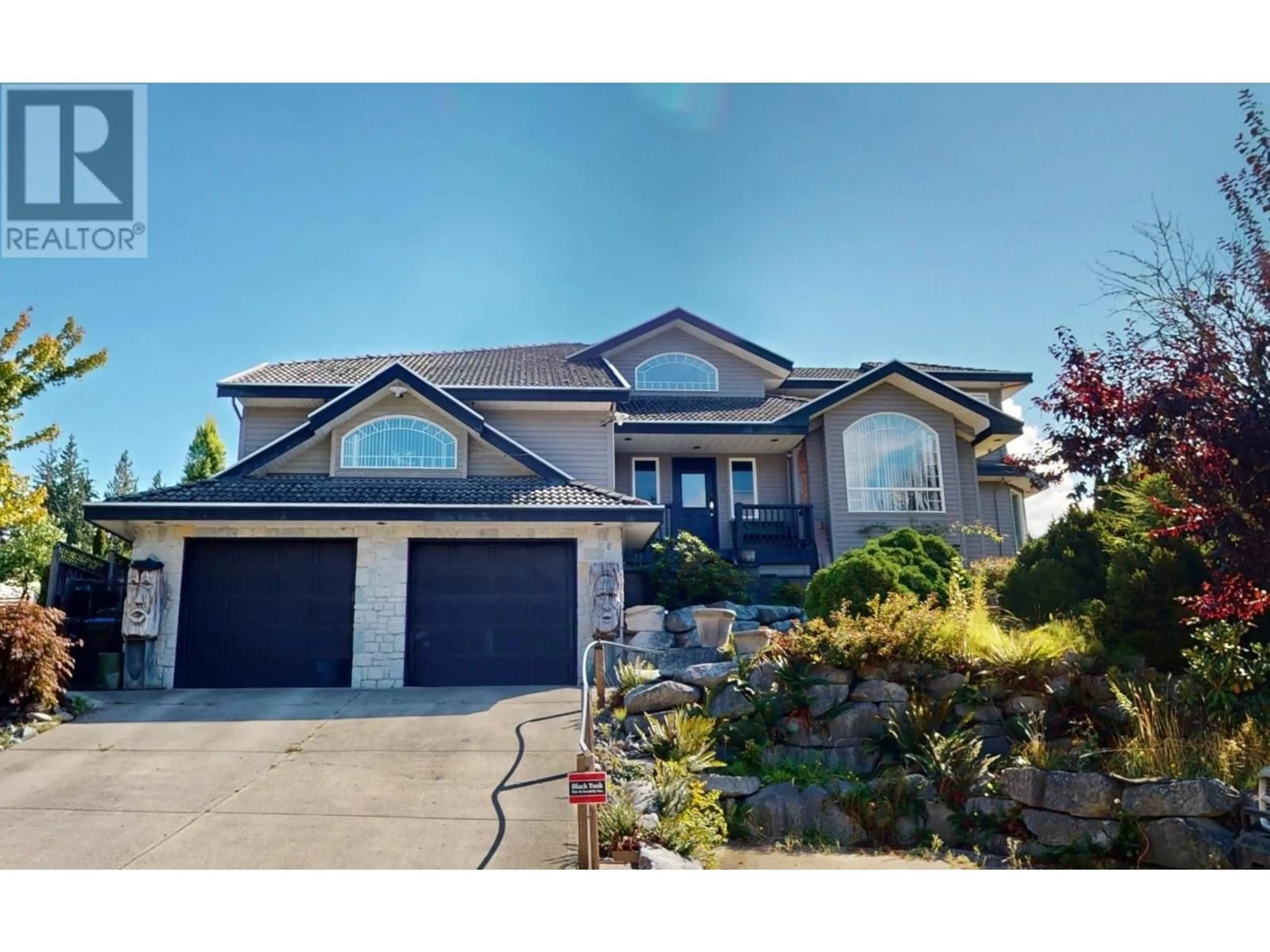 Home with vinyl exterior material, unknown for 2002 GLACIER HEIGHTS PLACE, Squamish British Columbia V0N1T0