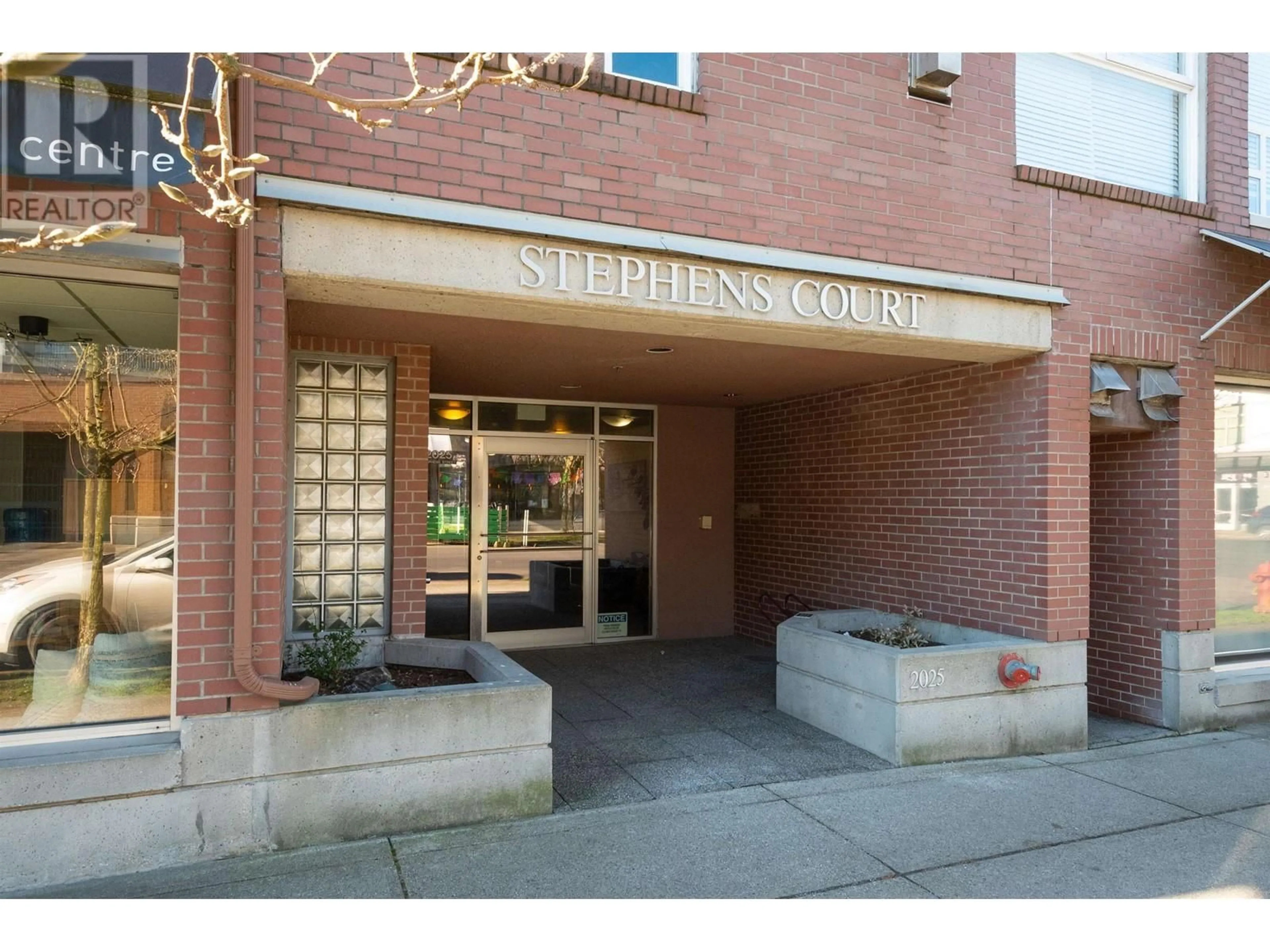 Indoor foyer for 401 2025 STEPHENS STREET, Vancouver British Columbia V6K3W2