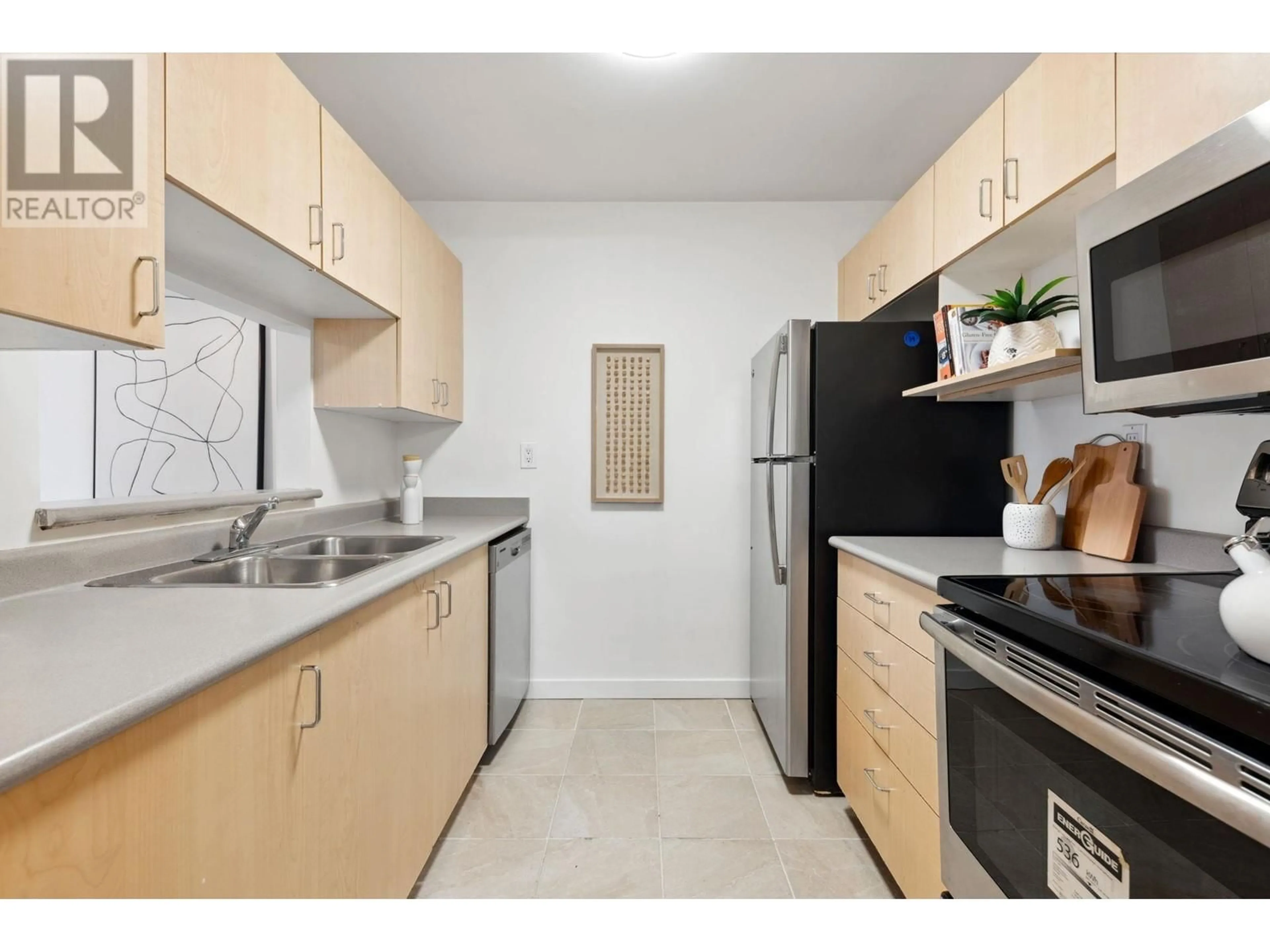 Standard kitchen, unknown for 814 1010 HOWE STREET, Vancouver British Columbia V6Z1P5