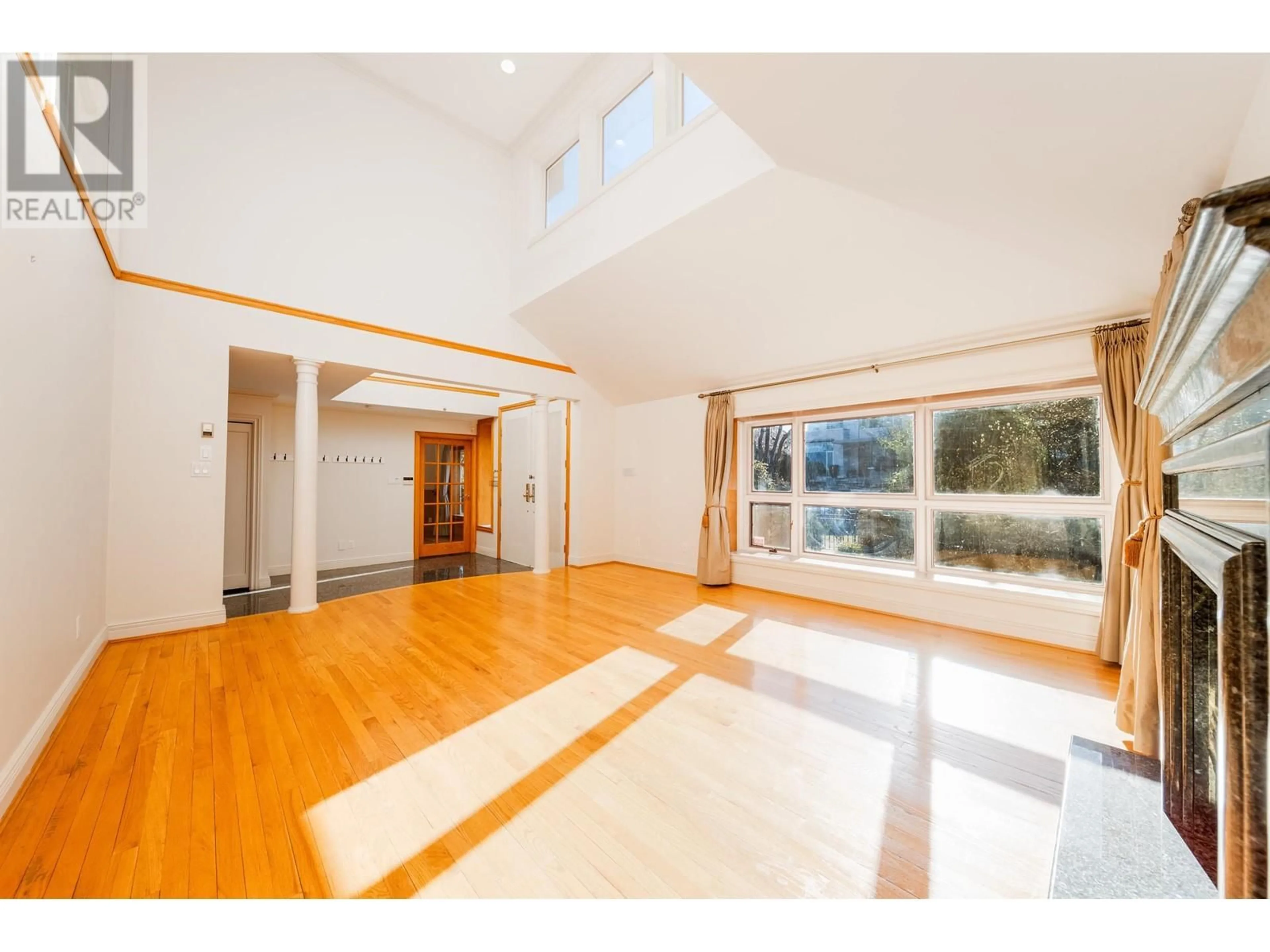 Indoor foyer for 3169 W 23RD AVENUE, Vancouver British Columbia V6L1P7