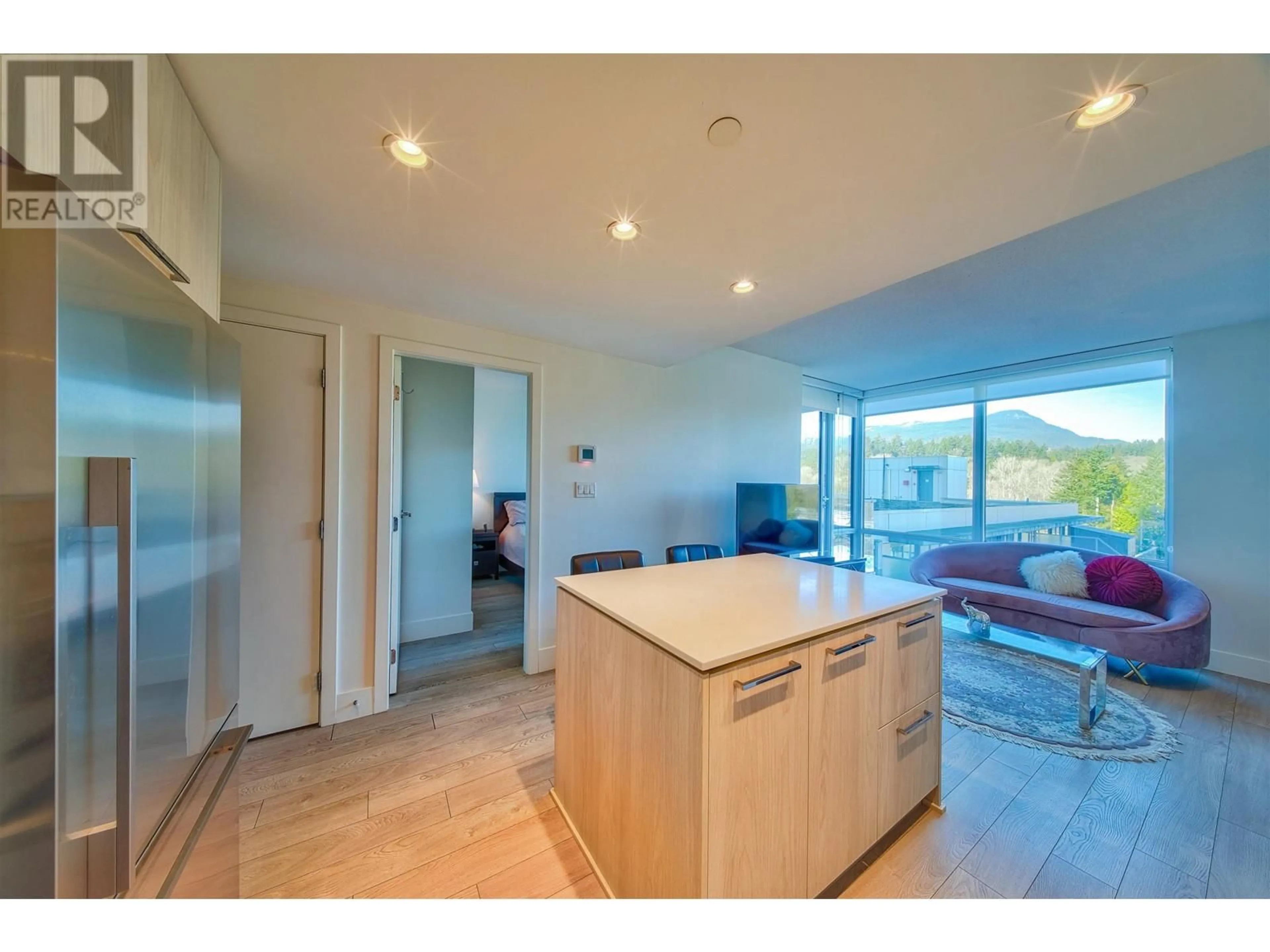 Open concept kitchen, unknown for 709 680 SEYLYNN CRESCENT, North Vancouver British Columbia V7J0B5