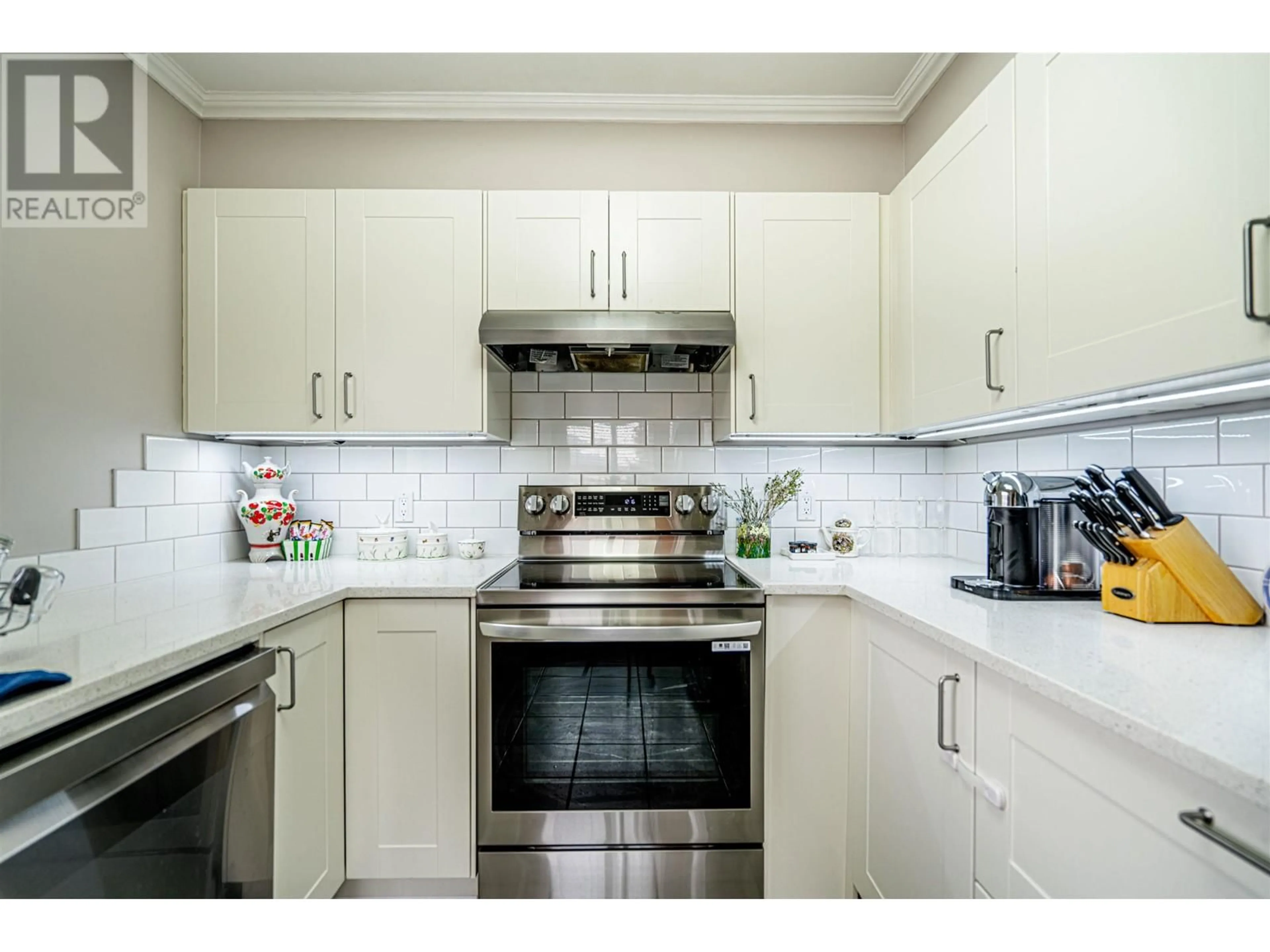 Standard kitchen, unknown for P02 - 223 MOUNTAIN HIGHWAY, North Vancouver British Columbia V7J3V3
