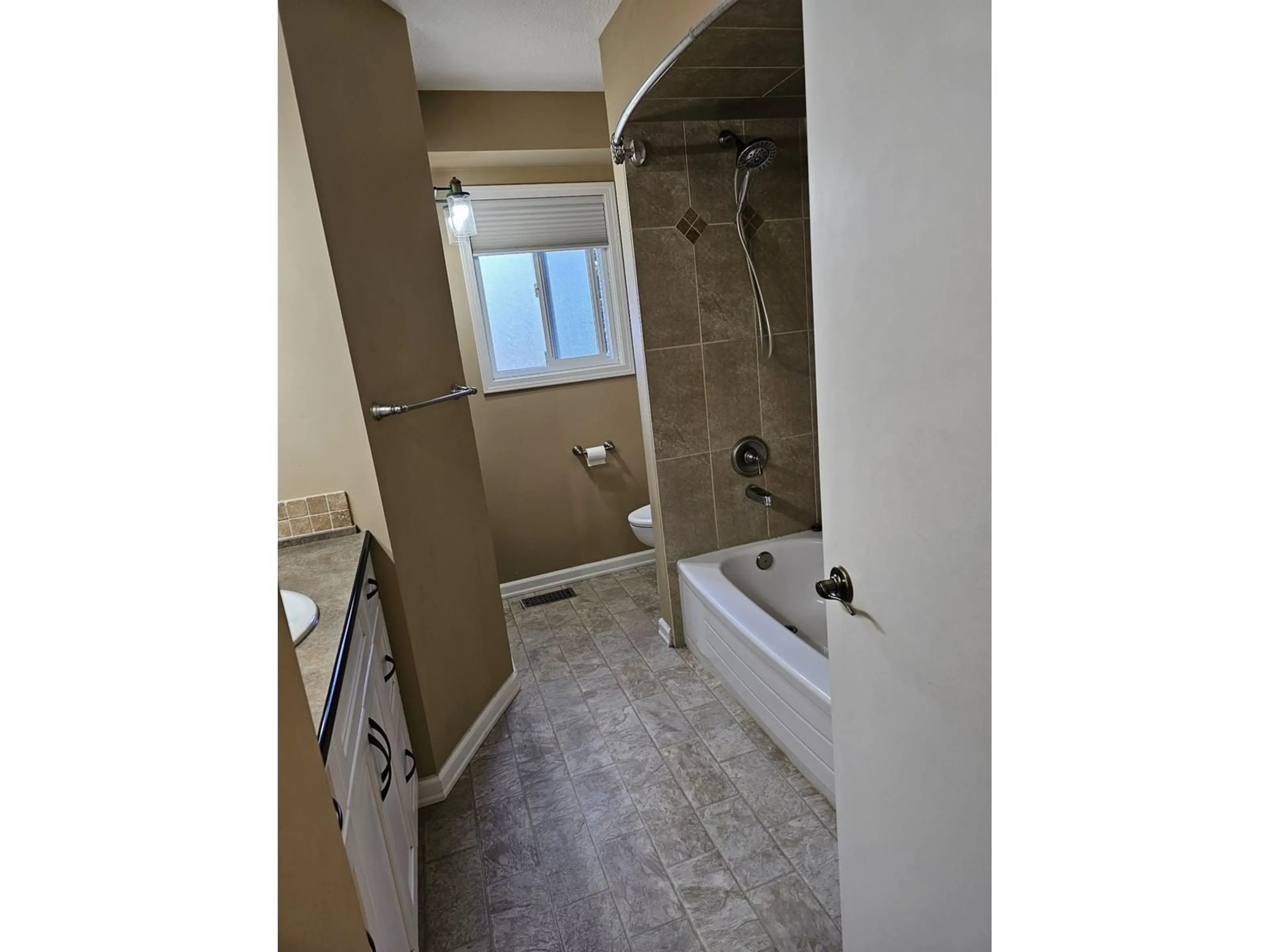 A pic of a room for 2262 BEVAN CRESCENT, Abbotsford British Columbia V2T3Z5