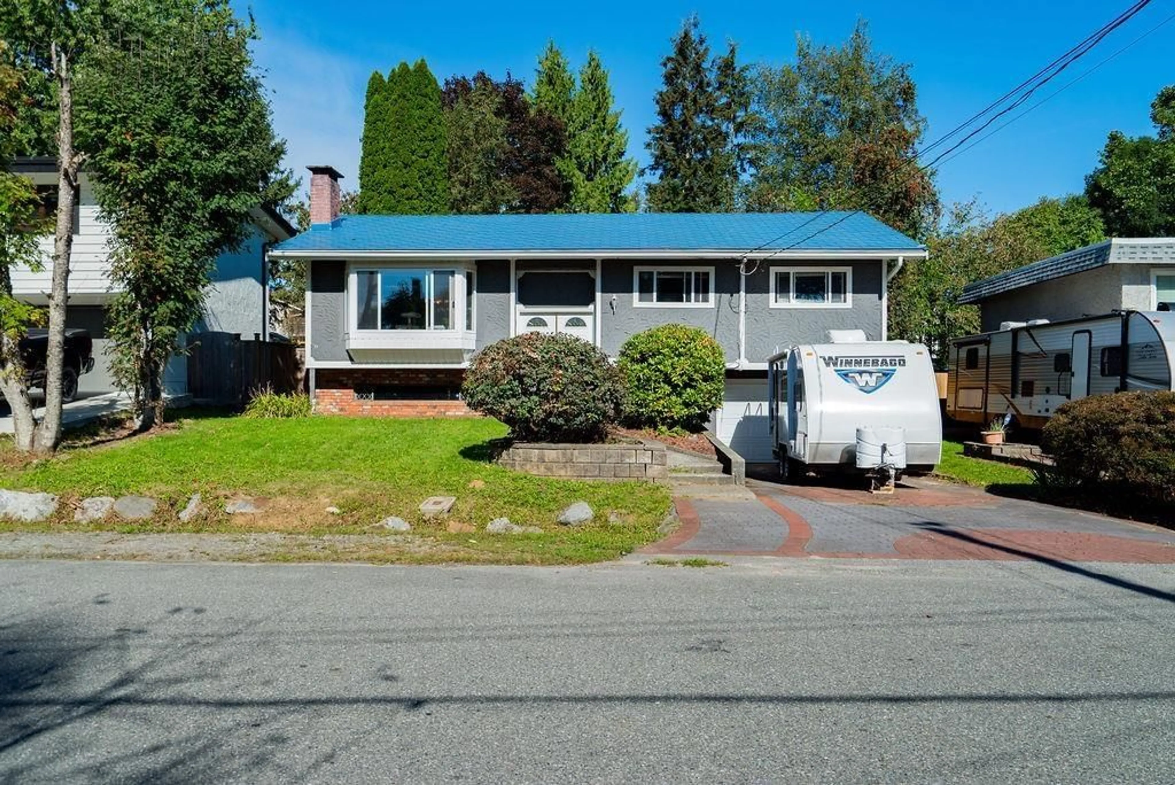 Home with vinyl exterior material, street for 32829 BAKERVIEW AVENUE, Mission British Columbia V2V2P8